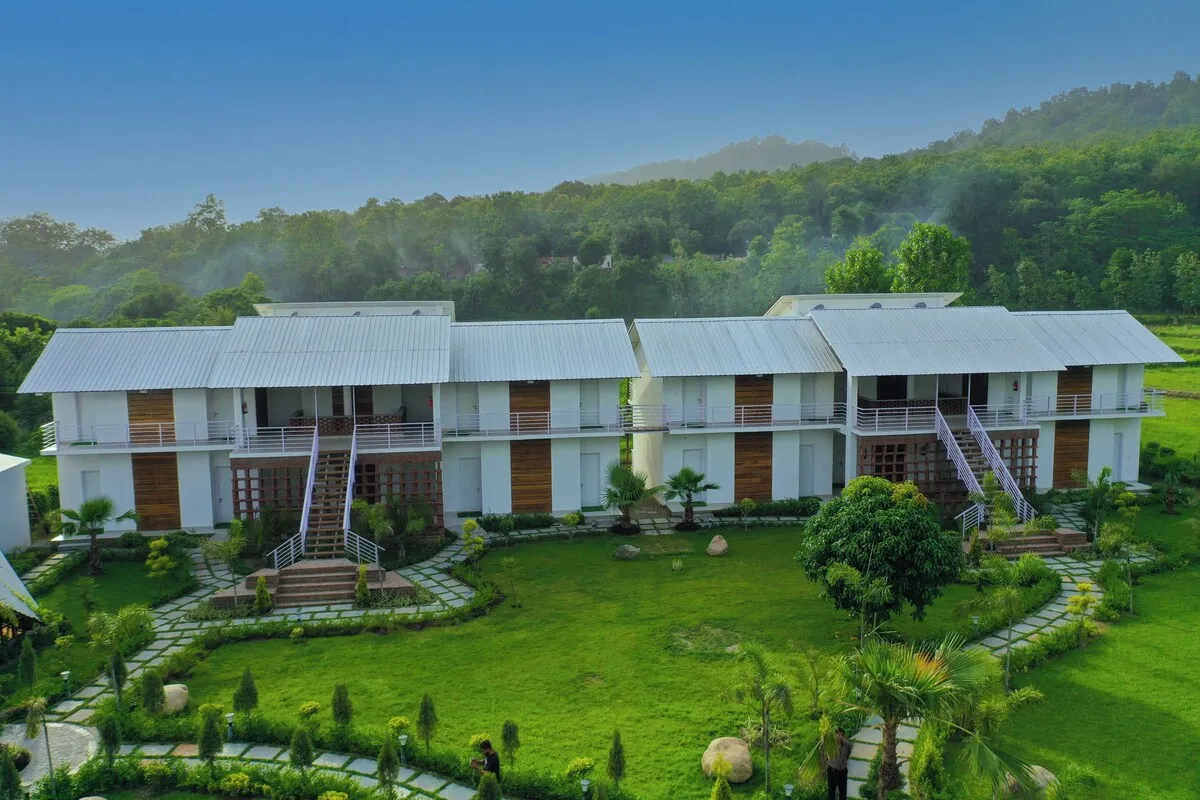 juSTa Lazy Haven, Corbett Facade