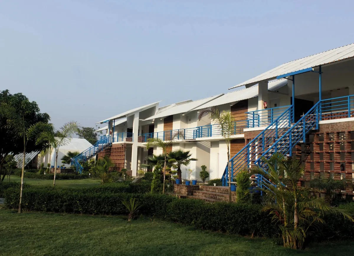 juSTa Lazy Haven, Corbett Facade