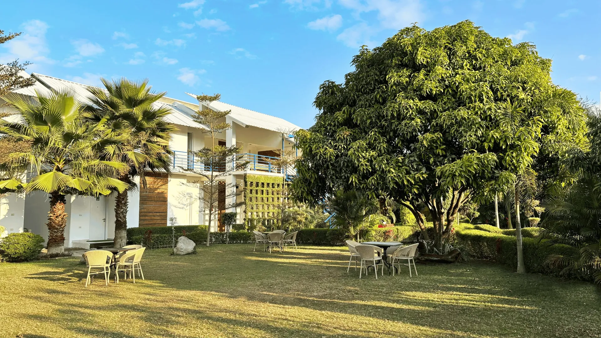 juSTa Lazy Haven, Corbett Garden