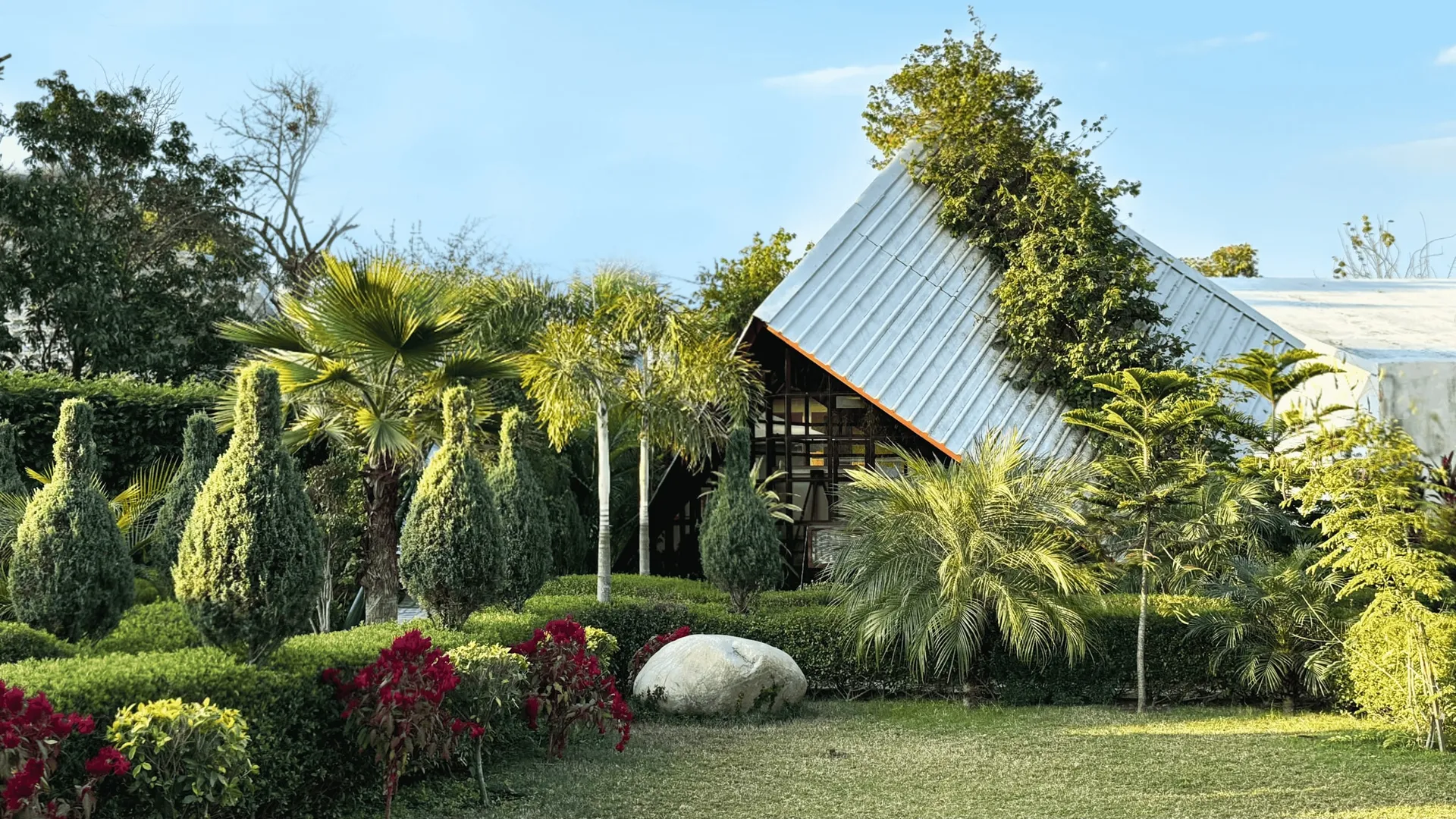 juSTa Lazy Haven, Corbett Garden