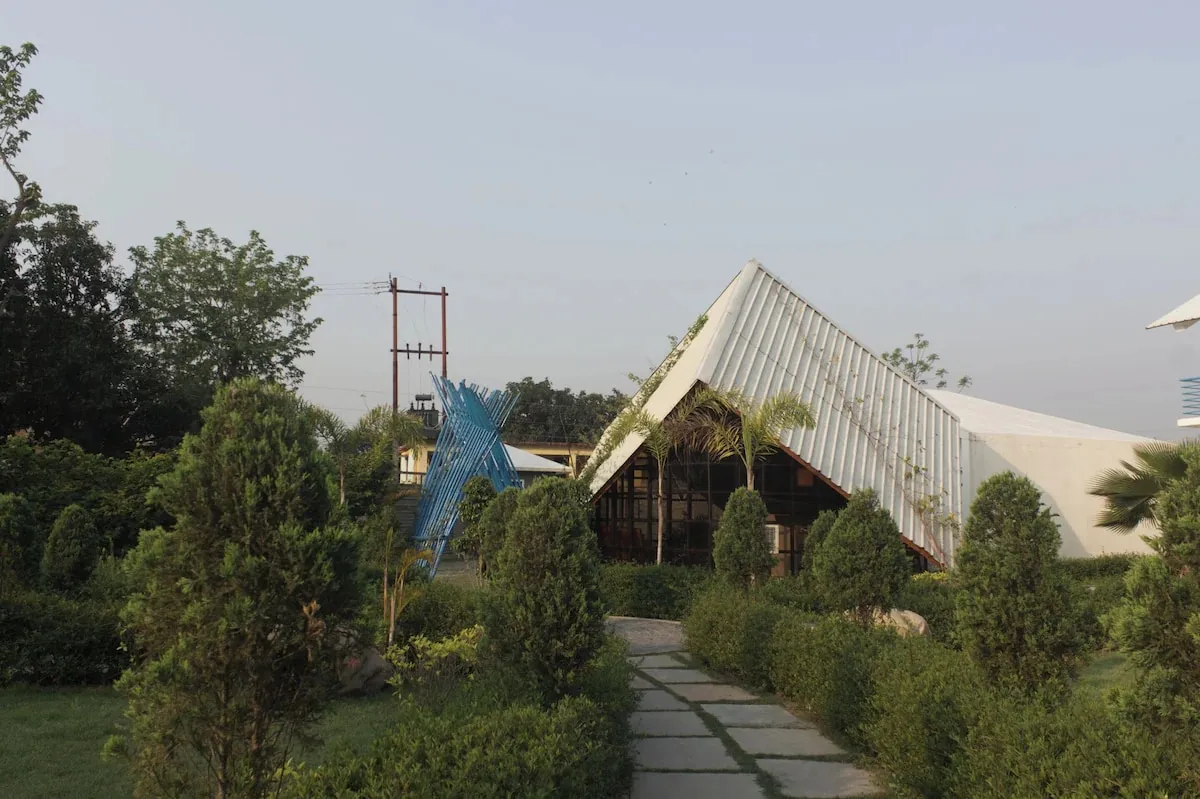 juSTa Lazy Haven, Corbett Garden