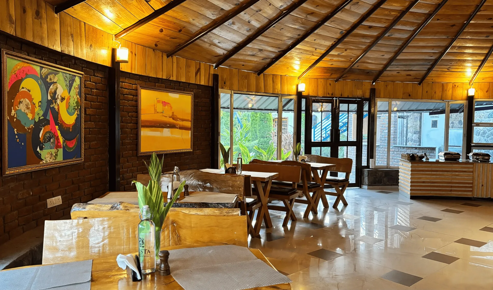 juSTa Lazy Haven, Corbett Restaurant