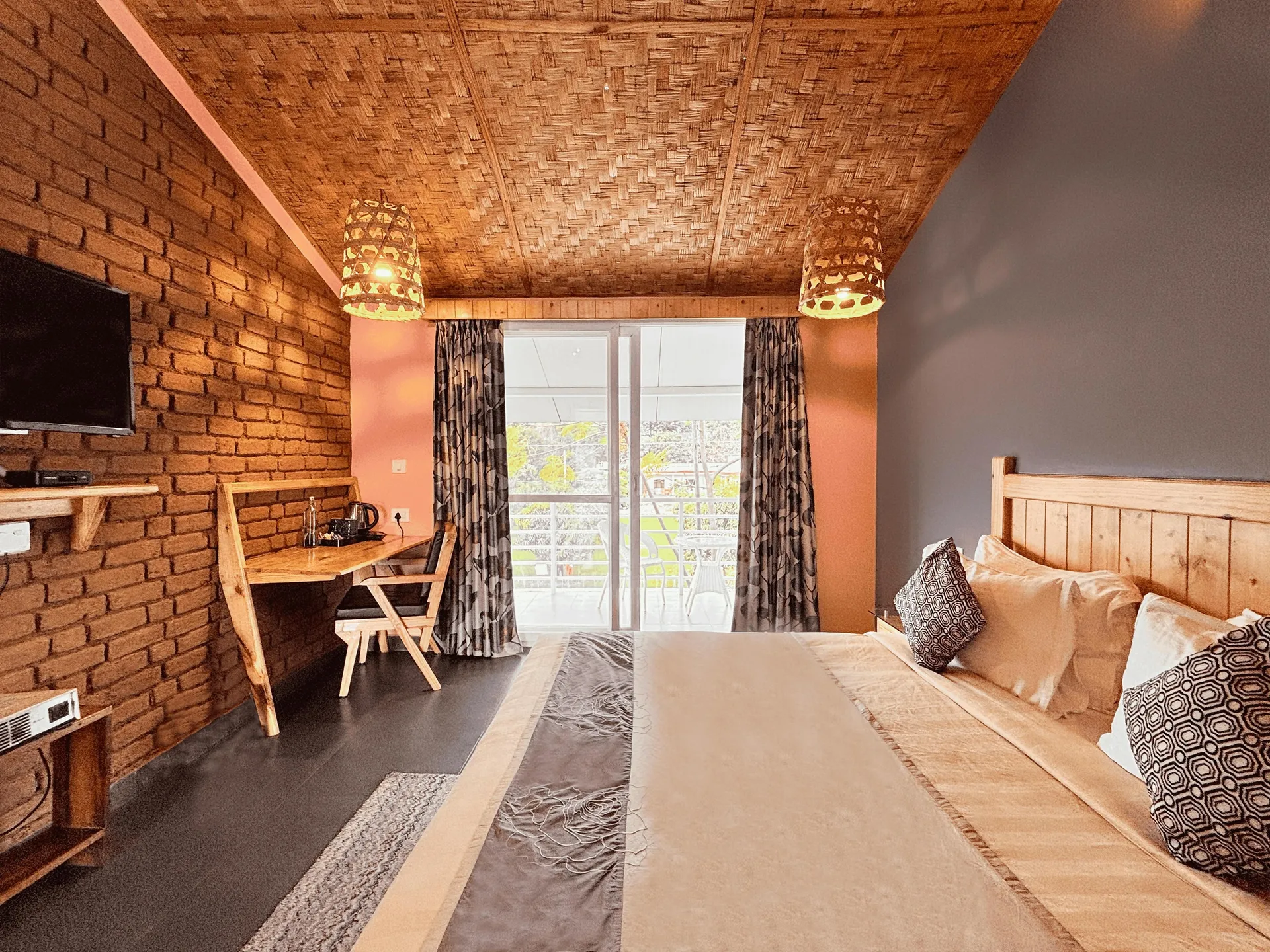 juSTa Lazy Haven, Corbett Room