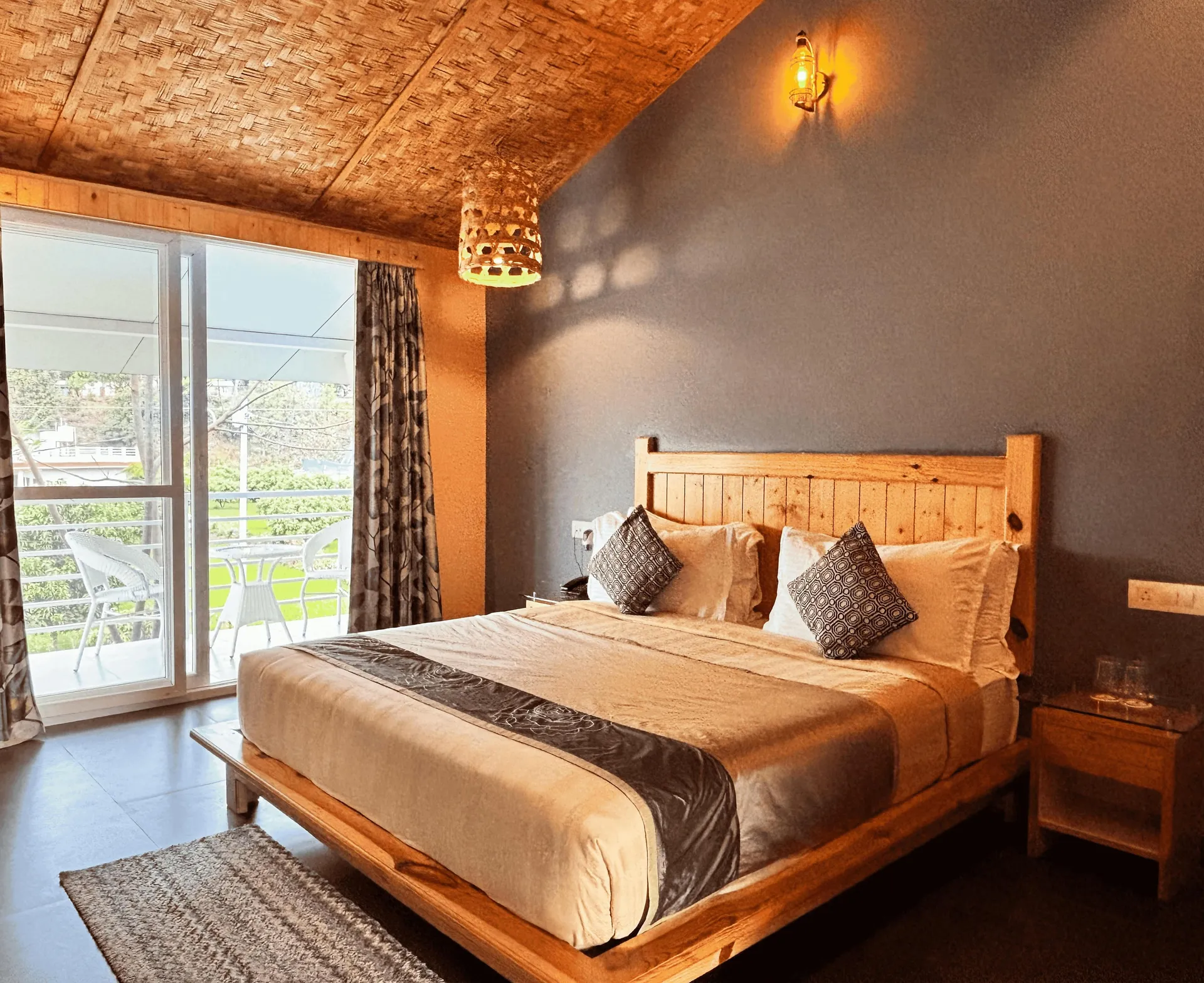 juSTa Lazy Haven, Corbett Room