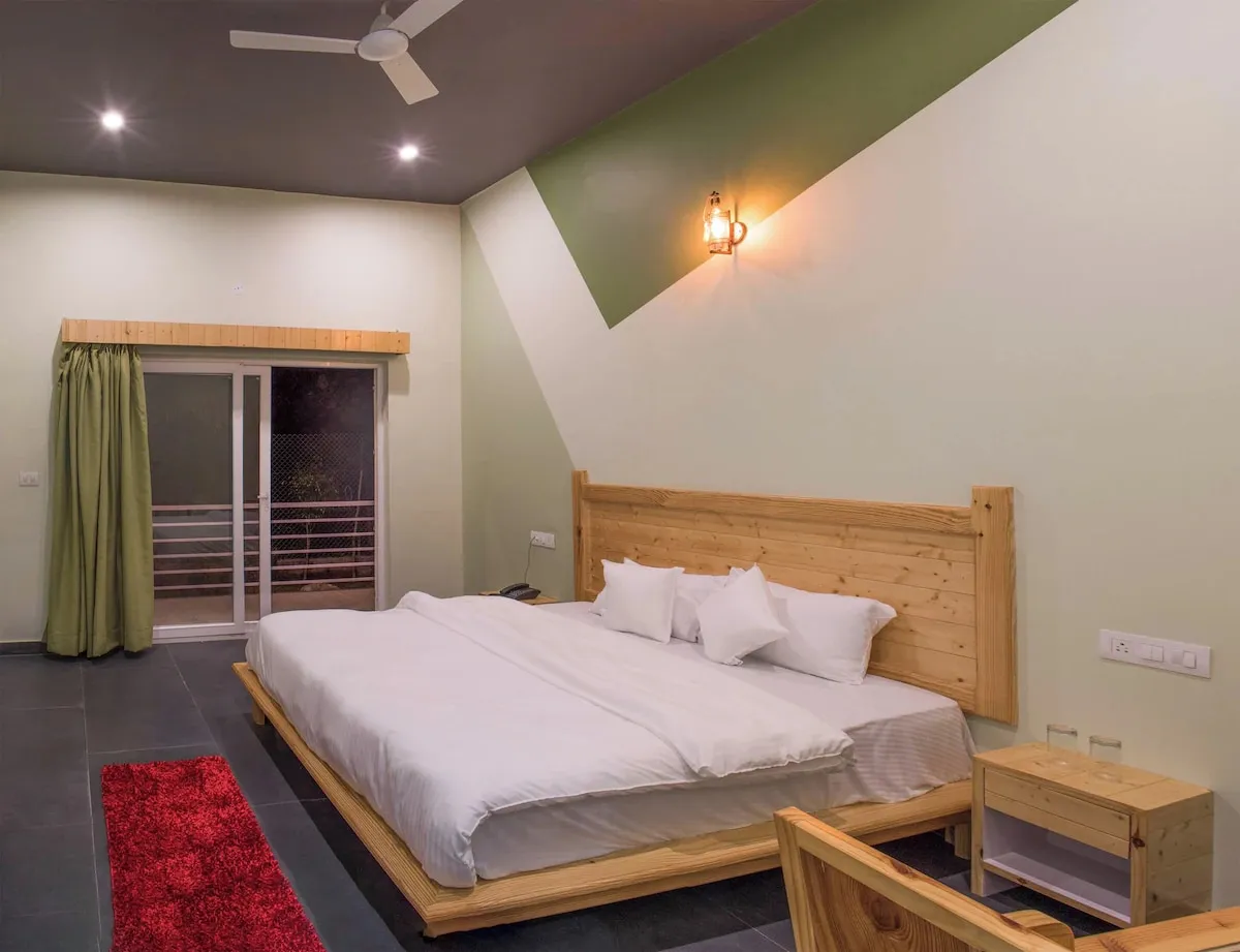 juSTa Lazy Haven, Corbett Room