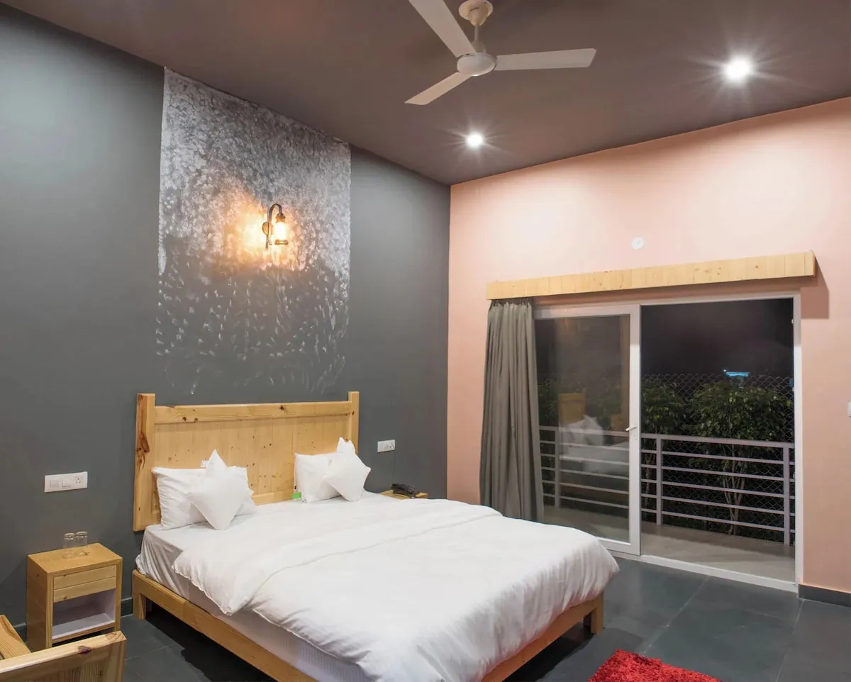 juSTa Lazy Haven, Corbett Room
