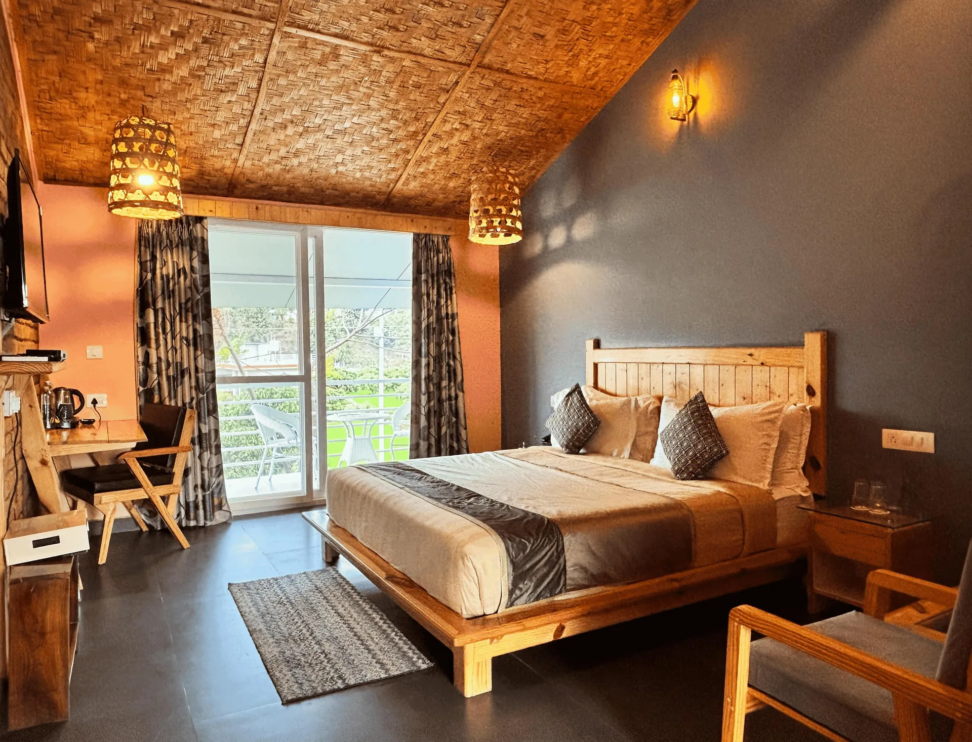 juSTa Lazy Haven, Corbett Room