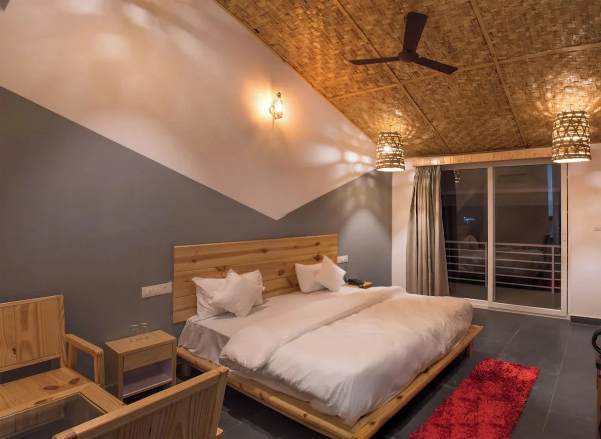juSTa Lazy Haven, Corbett Room