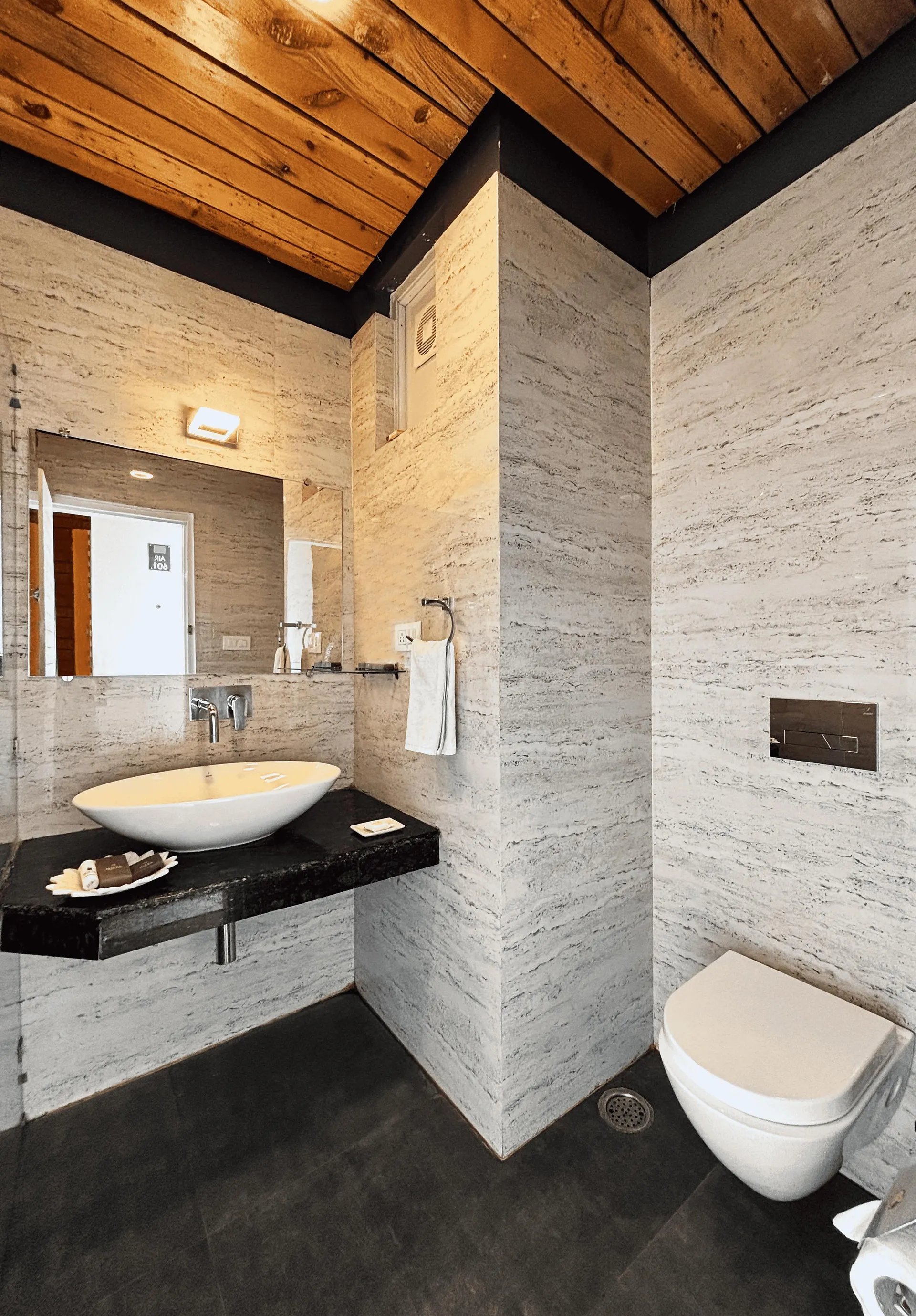 juSTa Lazy Haven, Corbett Washroom