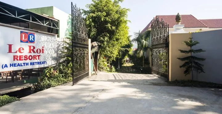 Le Roi Corbett Entrance