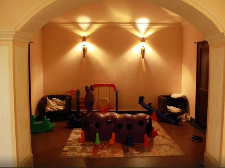 Le Roi Corbett Gym