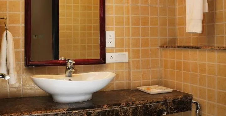 Le Roi Corbett Washroom