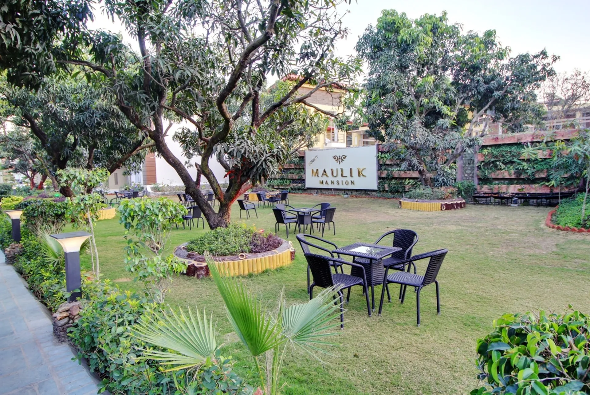 Maulik Mansion Resort Garden