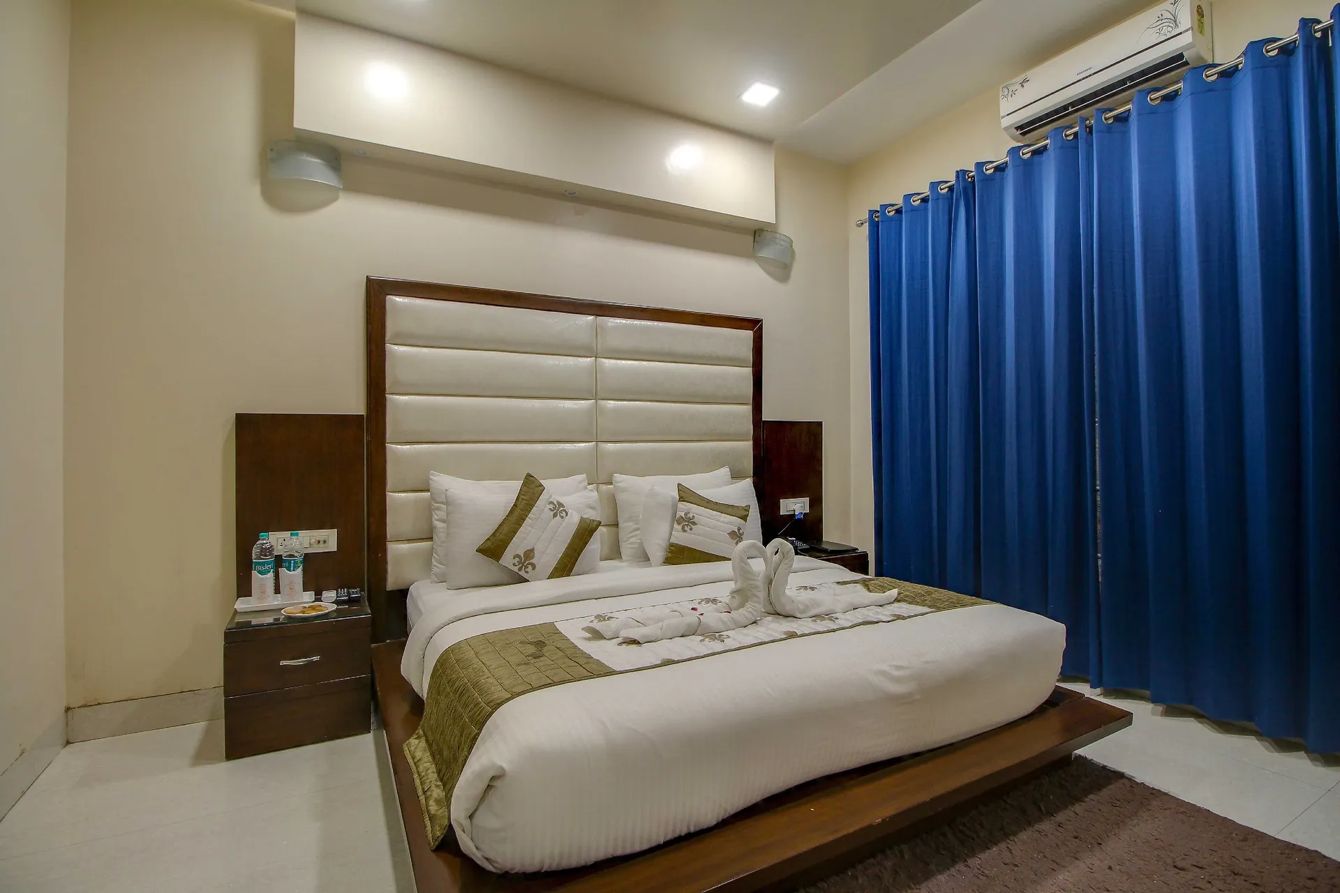 Maulik Mansion Resort Room