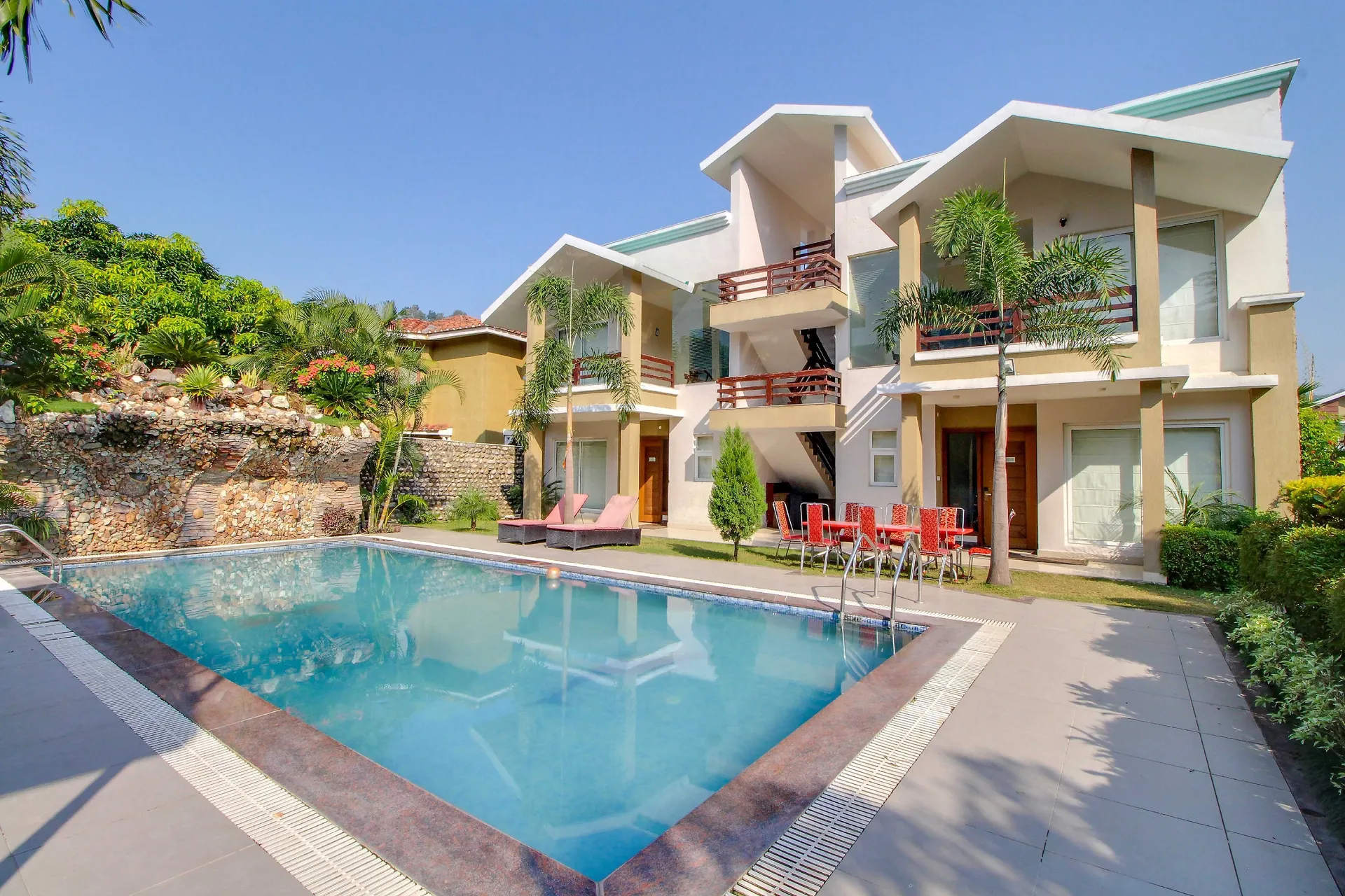 Maulik Mansion Resort Swimming Pool