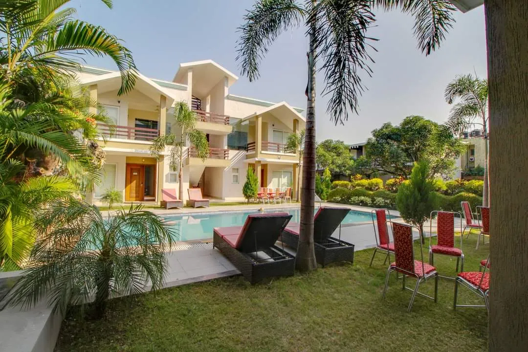 Maulik Mansion Resort Swimming Pool
