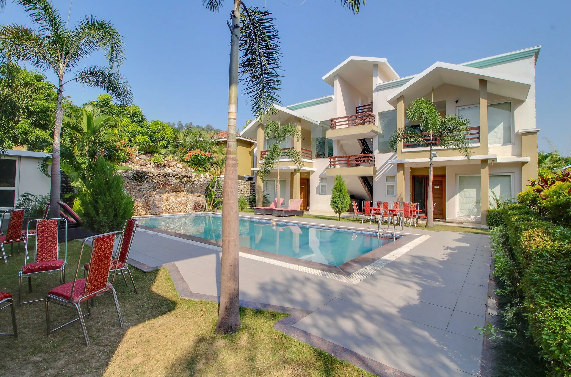 Maulik Mansion Resort Swimming Pool