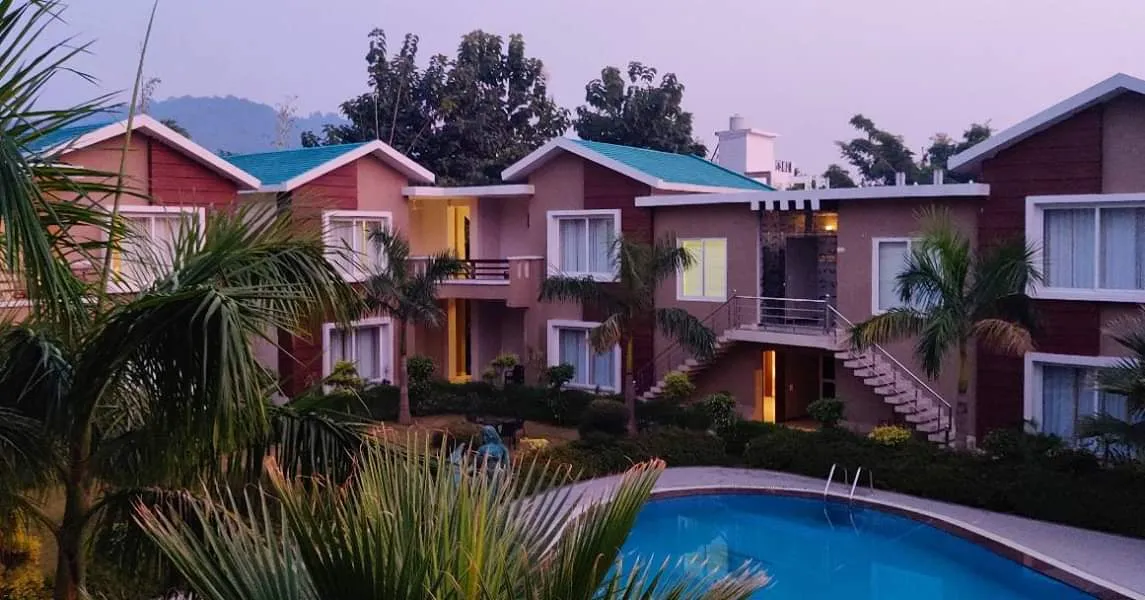 Maulik Mansion Resort Swimming Pool