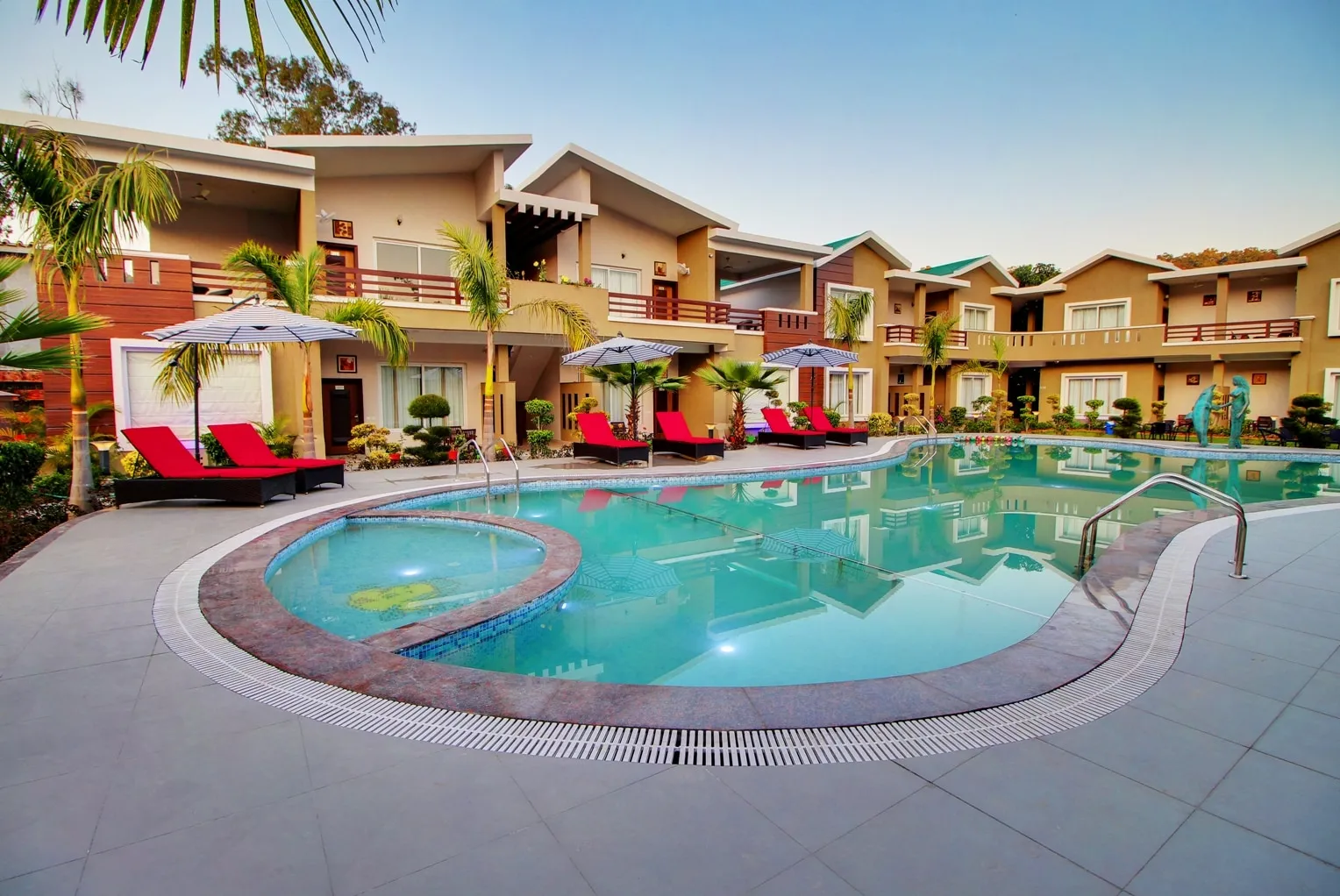 Maulik Mansion Resort Swimming Pool
