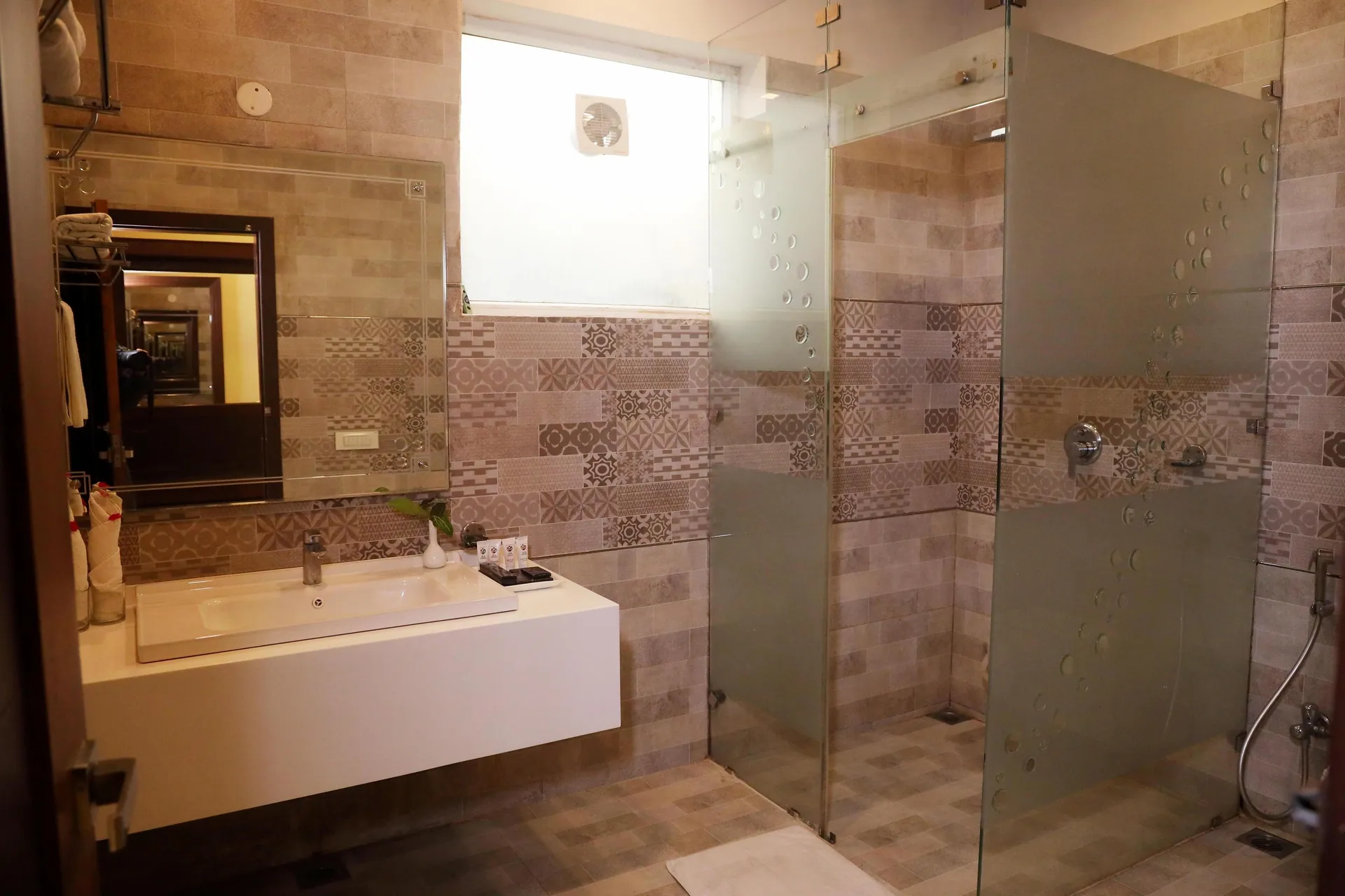 Maulik Mansion Resort Washroom