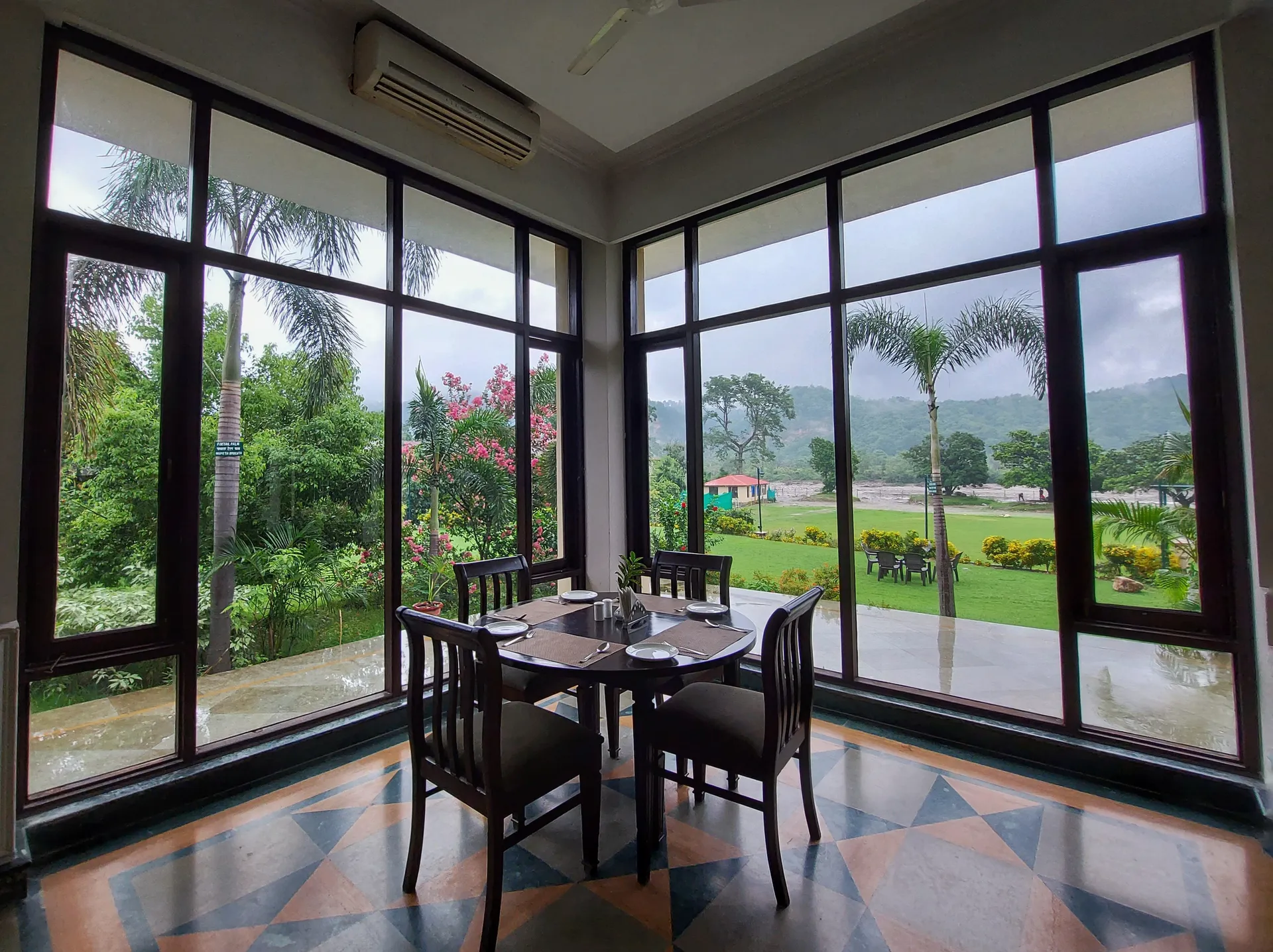 Nadiya Parao Resort Restaurant