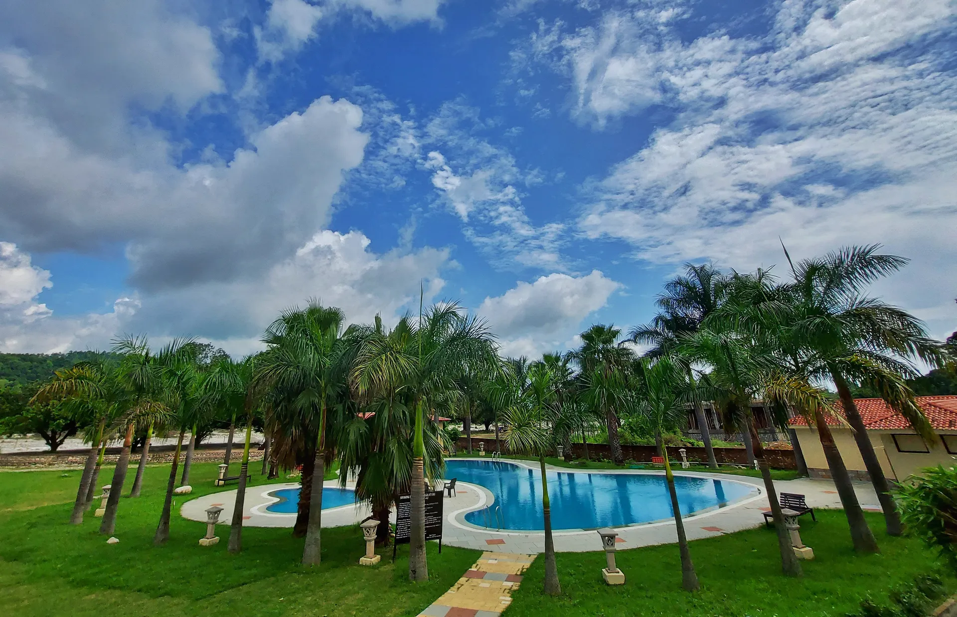 Nadiya Parao Resort Swimming Pool