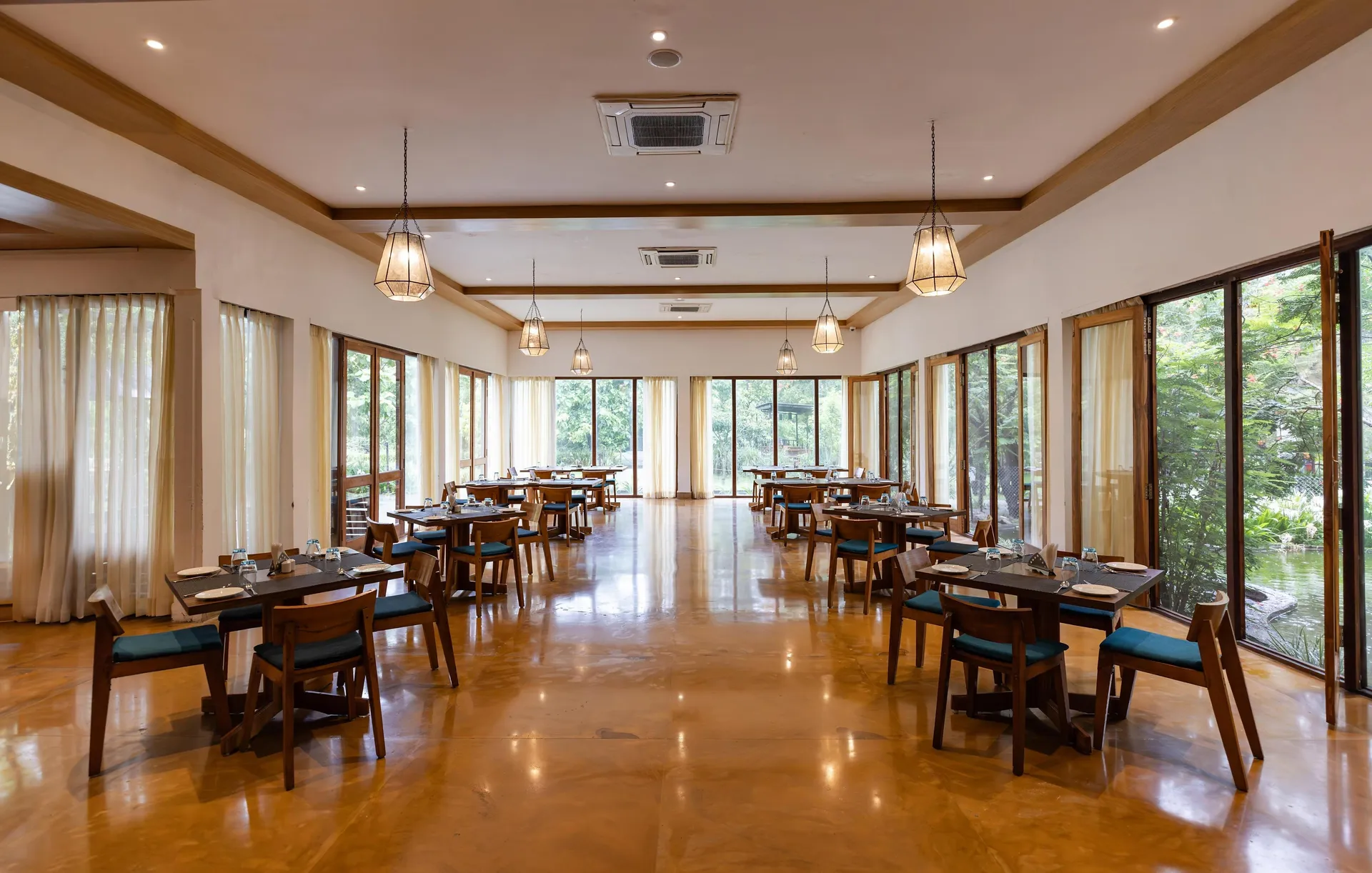 Saraca Resort & Spa Corbett Restaurant