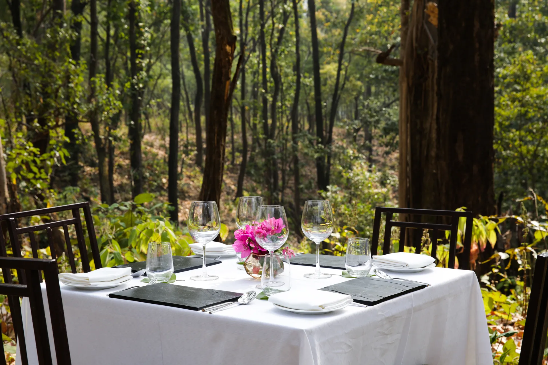 Saraca Resort & Spa Corbett Restaurant