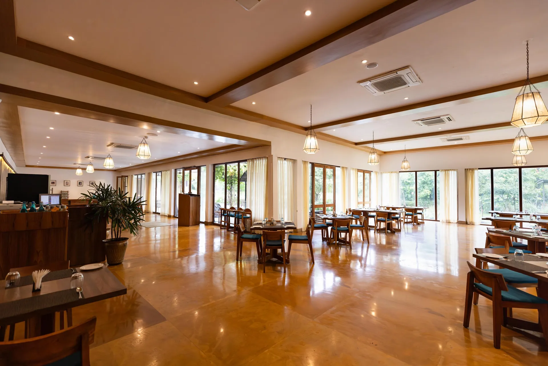 Saraca Resort & Spa Corbett Restaurant