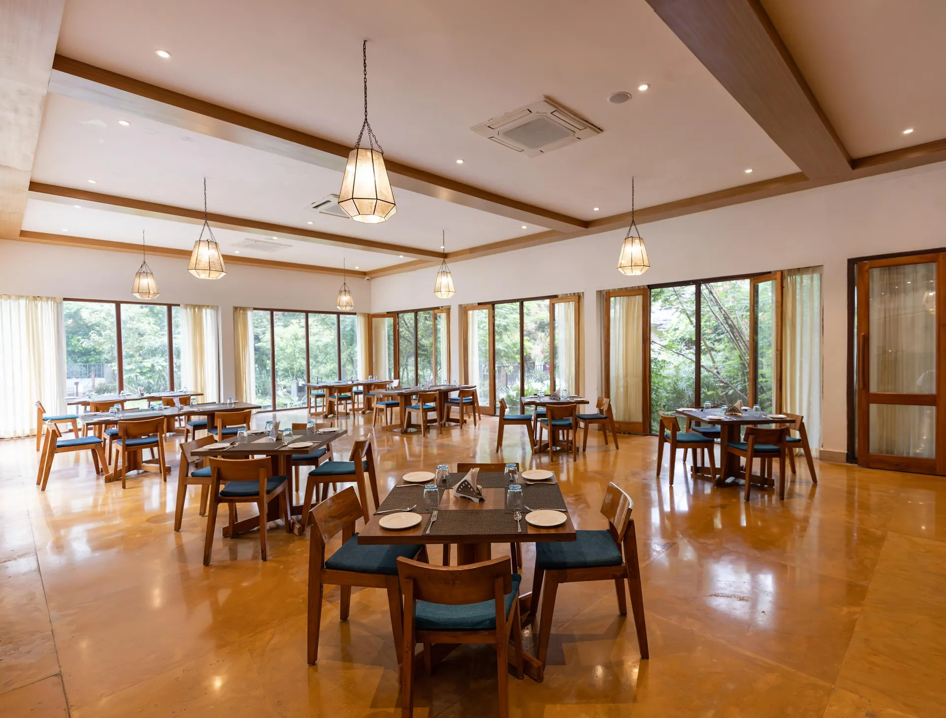 Saraca Resort & Spa Corbett Restaurant