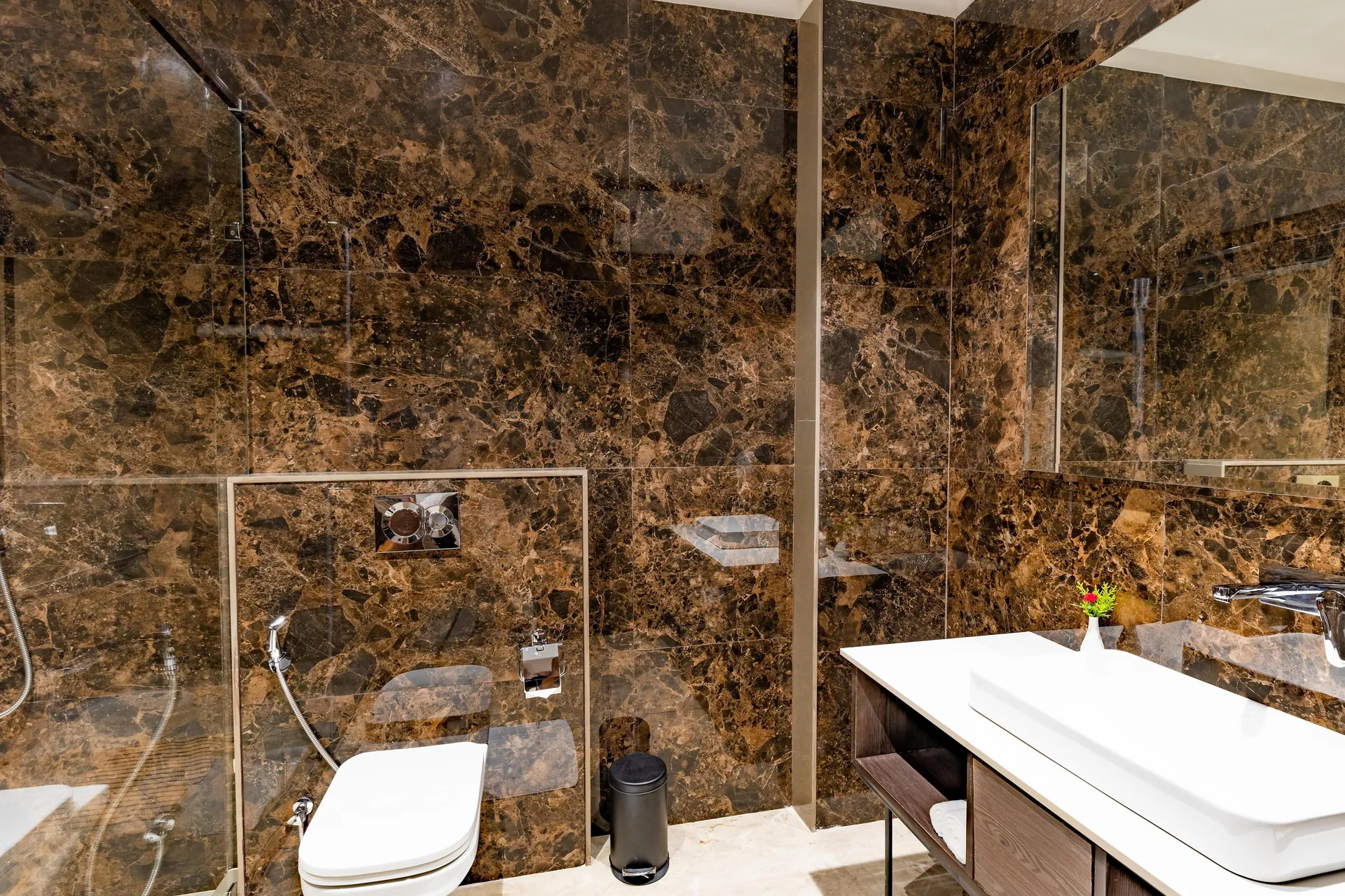Shervani Pebbles and Pines Corbett Washroom