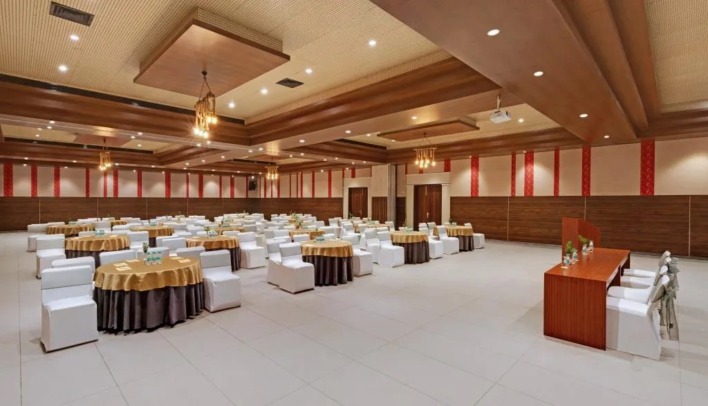 Tarangi Resort & Spa- A River Access Property Restaurant