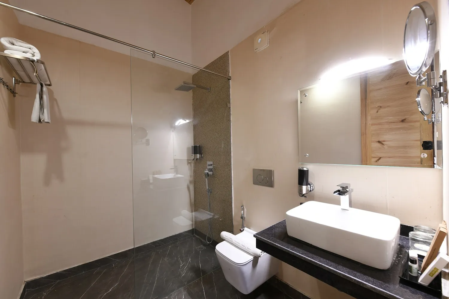 Tarangi Resort & Spa- A River Access Property Room
