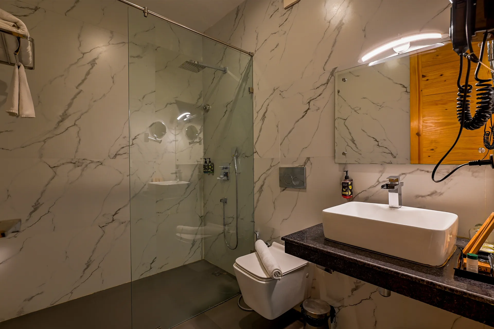 Tarangi Resort & Spa- A River Access Property Room