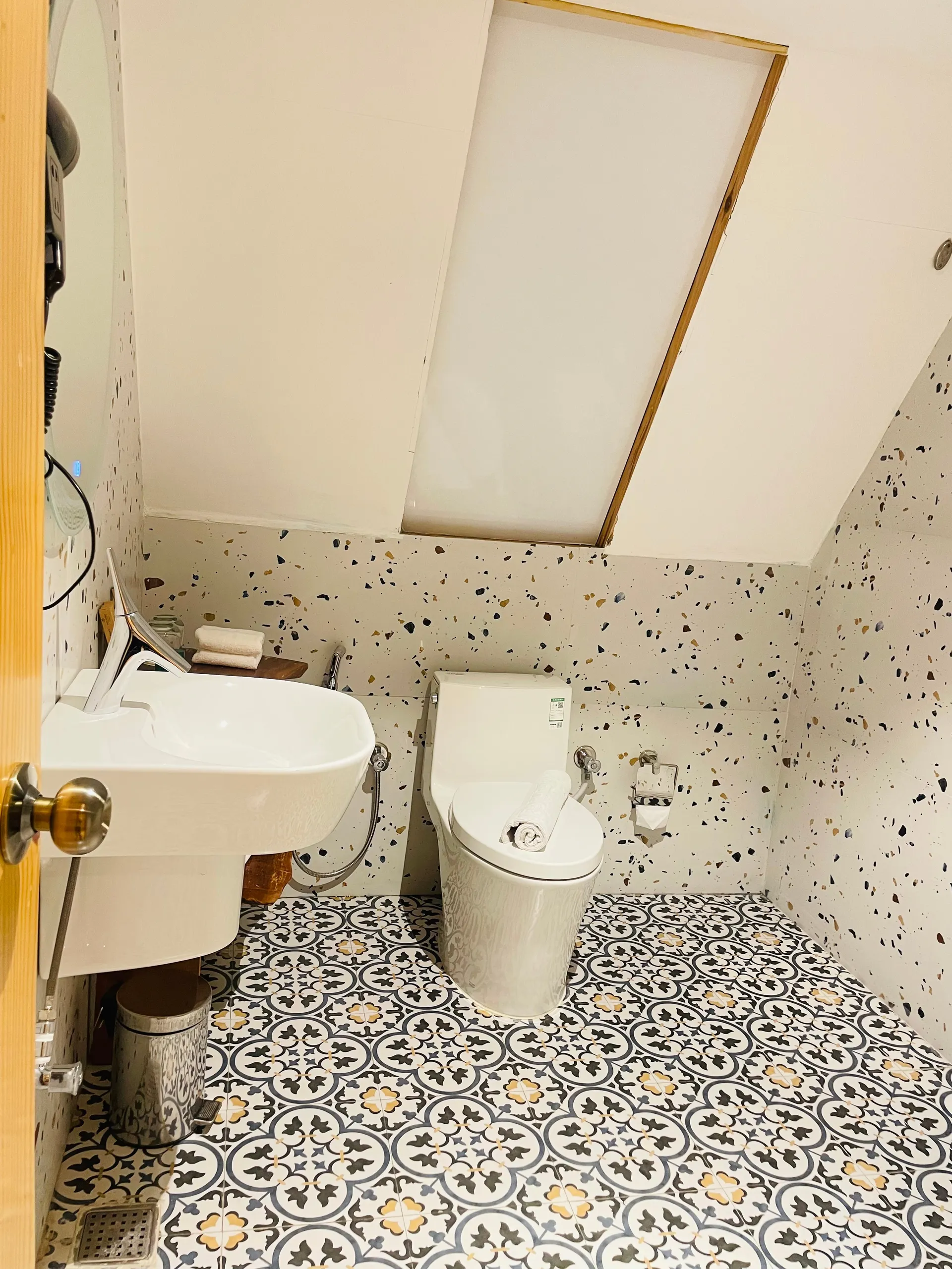 Tarangi Resort & Spa- A River Access Property Washroom