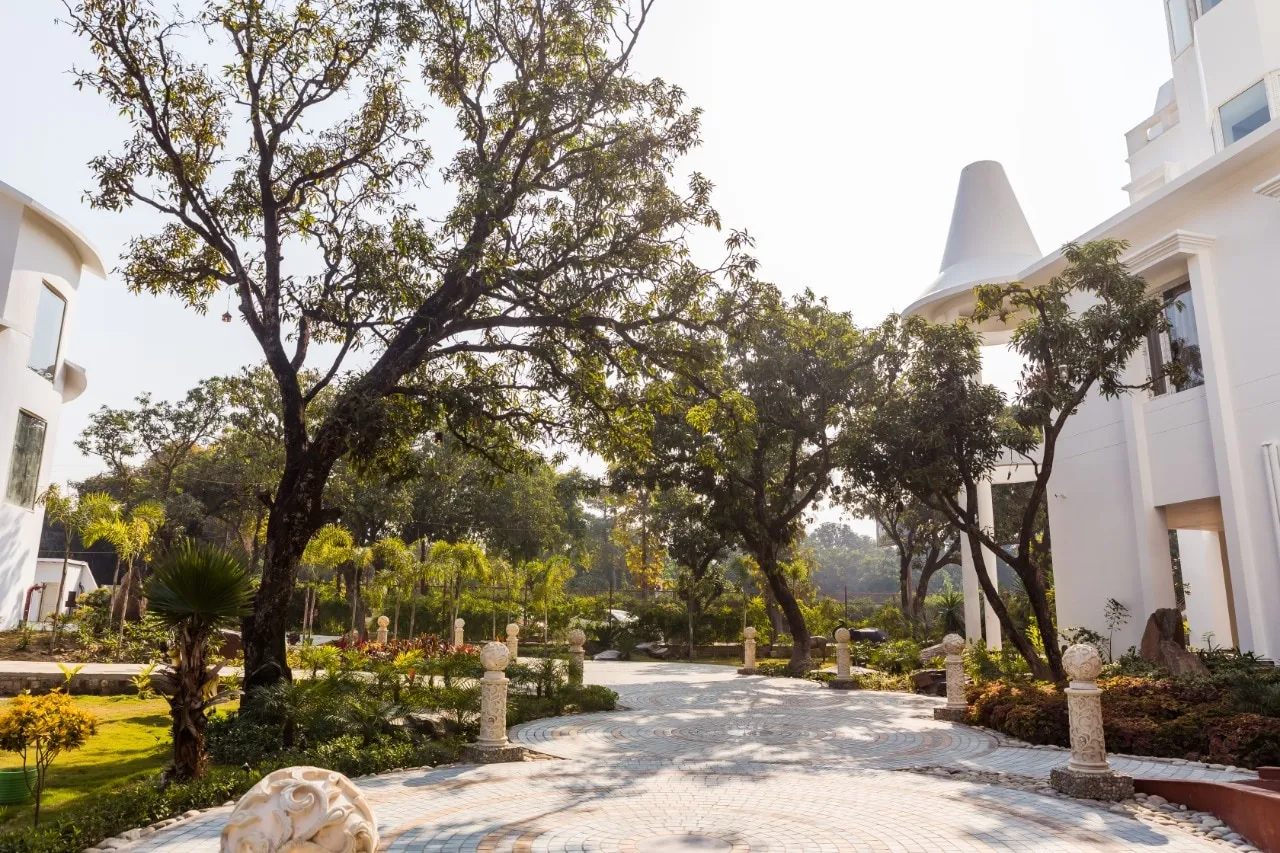 Tiaraa Hotels & Resorts Entrance