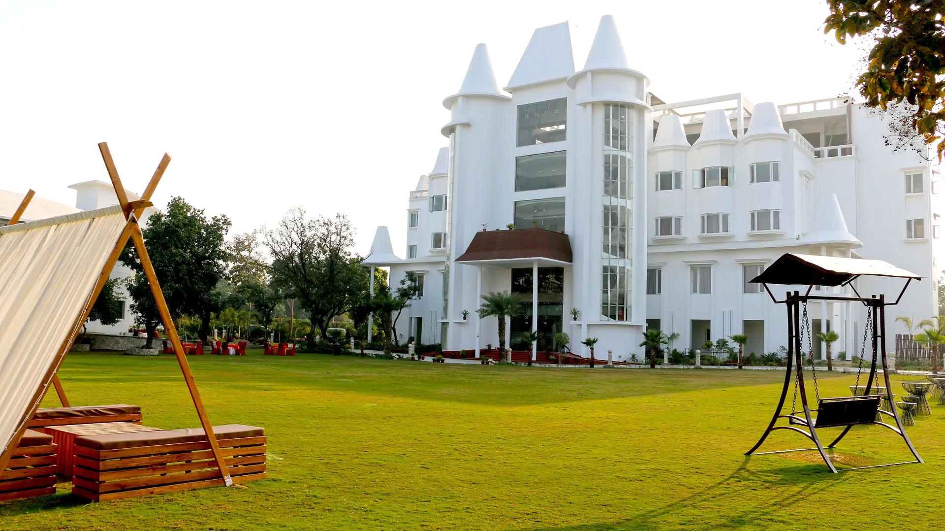 Tiaraa Hotels & Resorts Facade