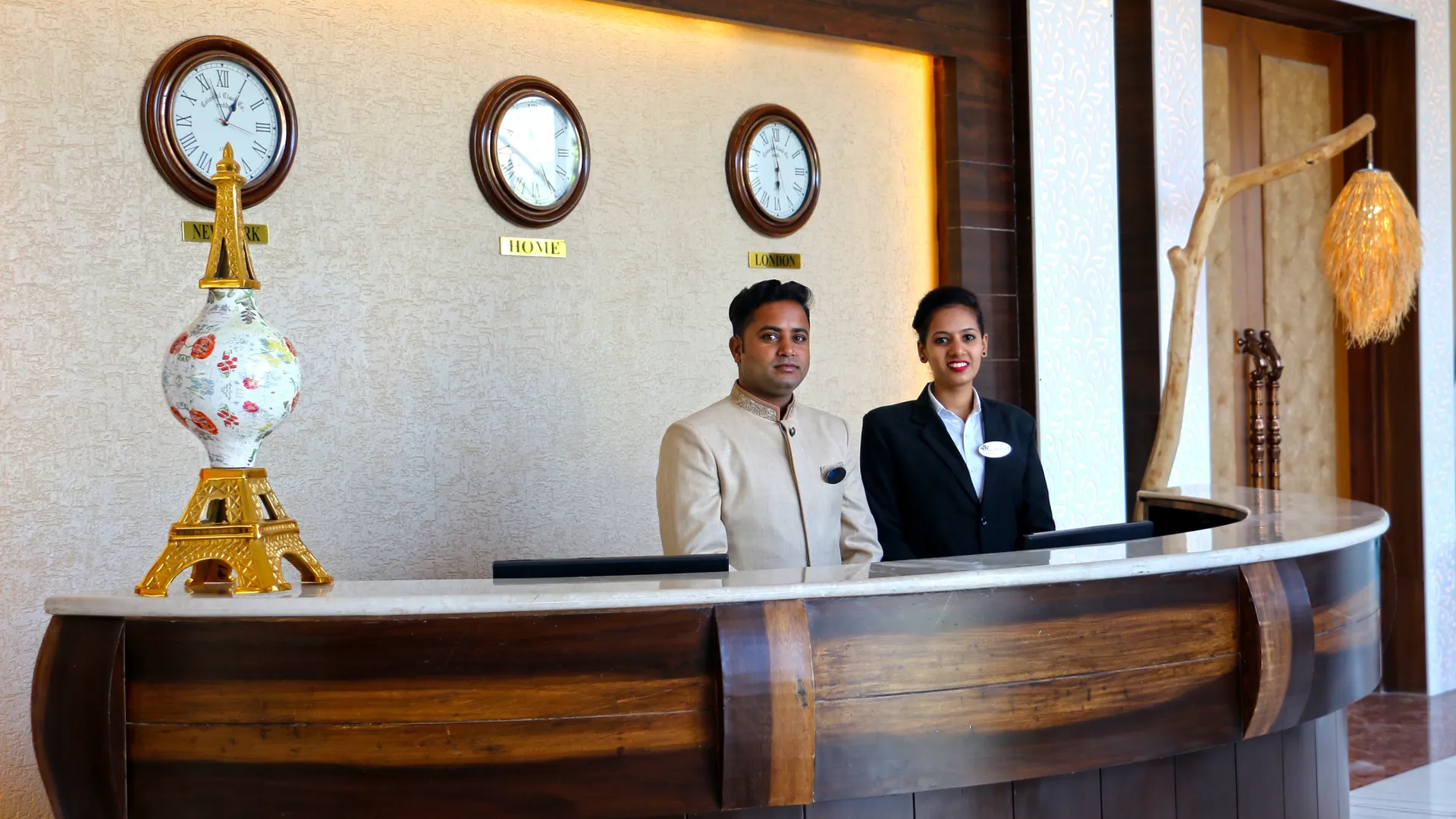 Tiaraa Hotels & Resorts Reception