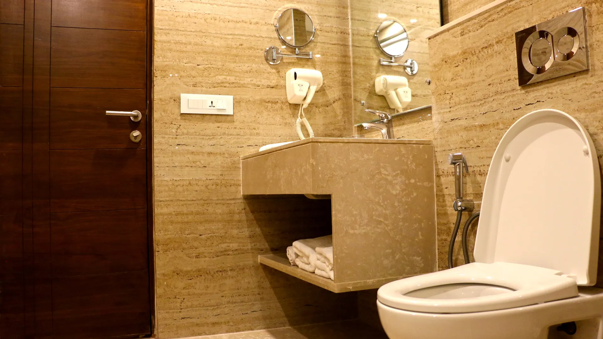 Tiaraa Hotels & Resorts Room