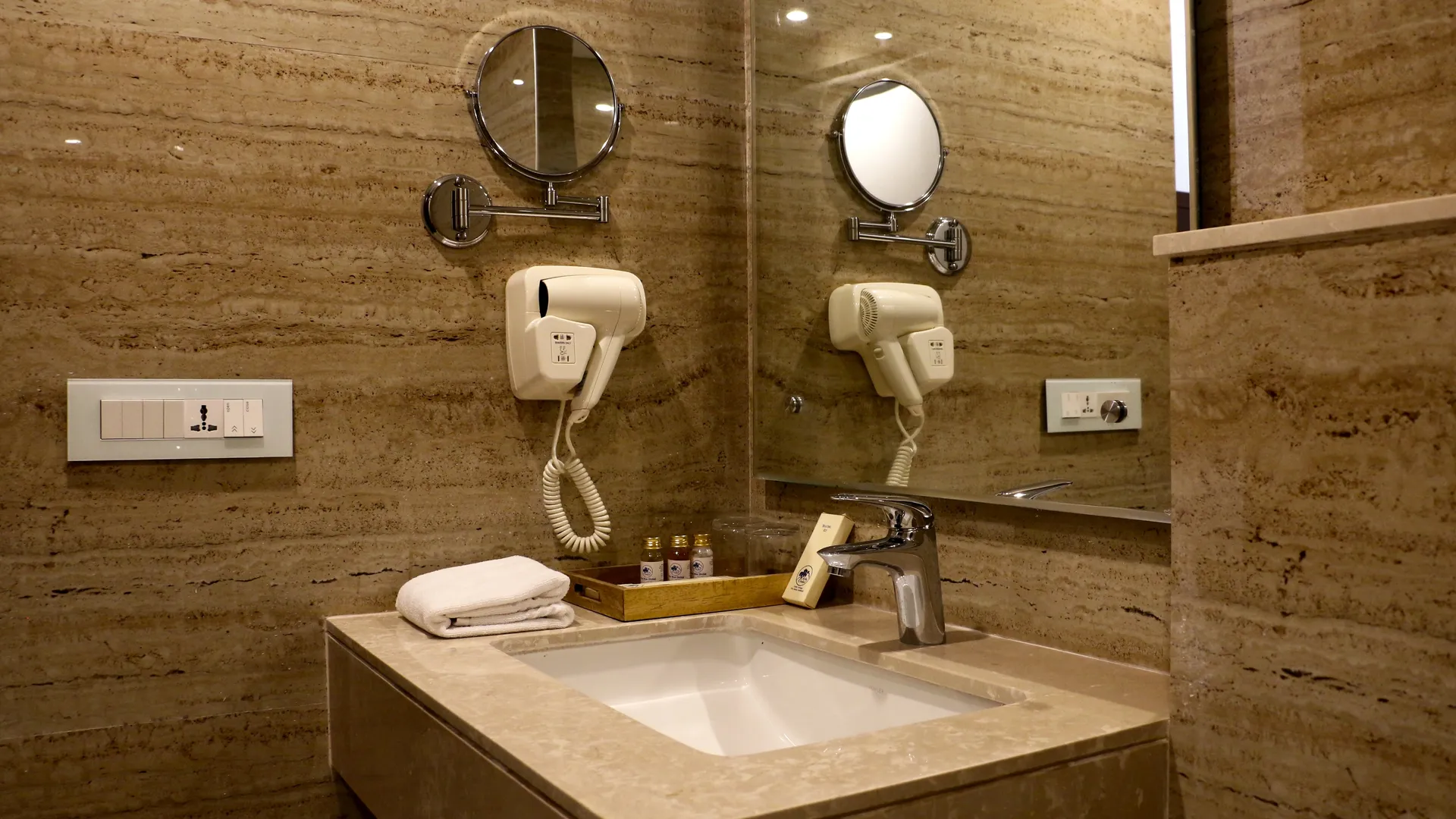 Tiaraa Hotels & Resorts Room