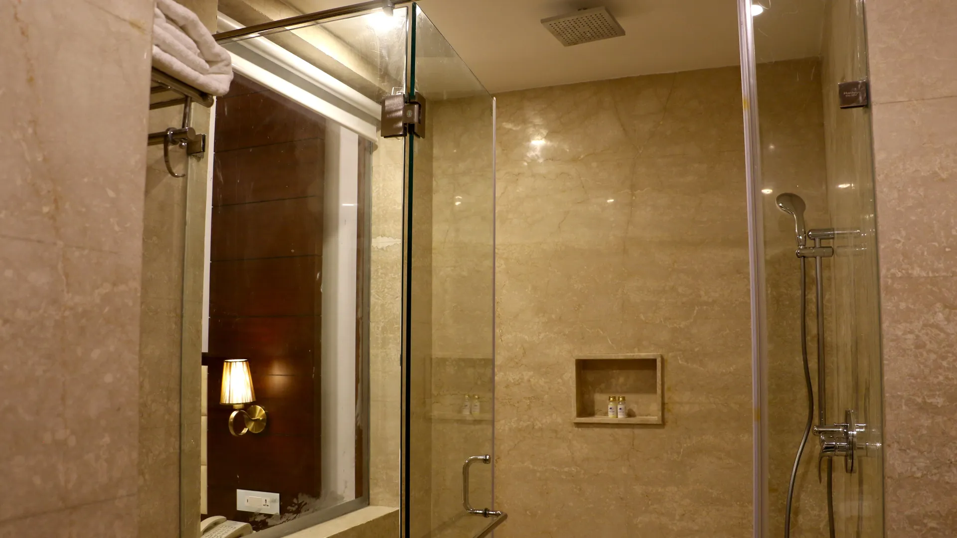 Tiaraa Hotels & Resorts Room