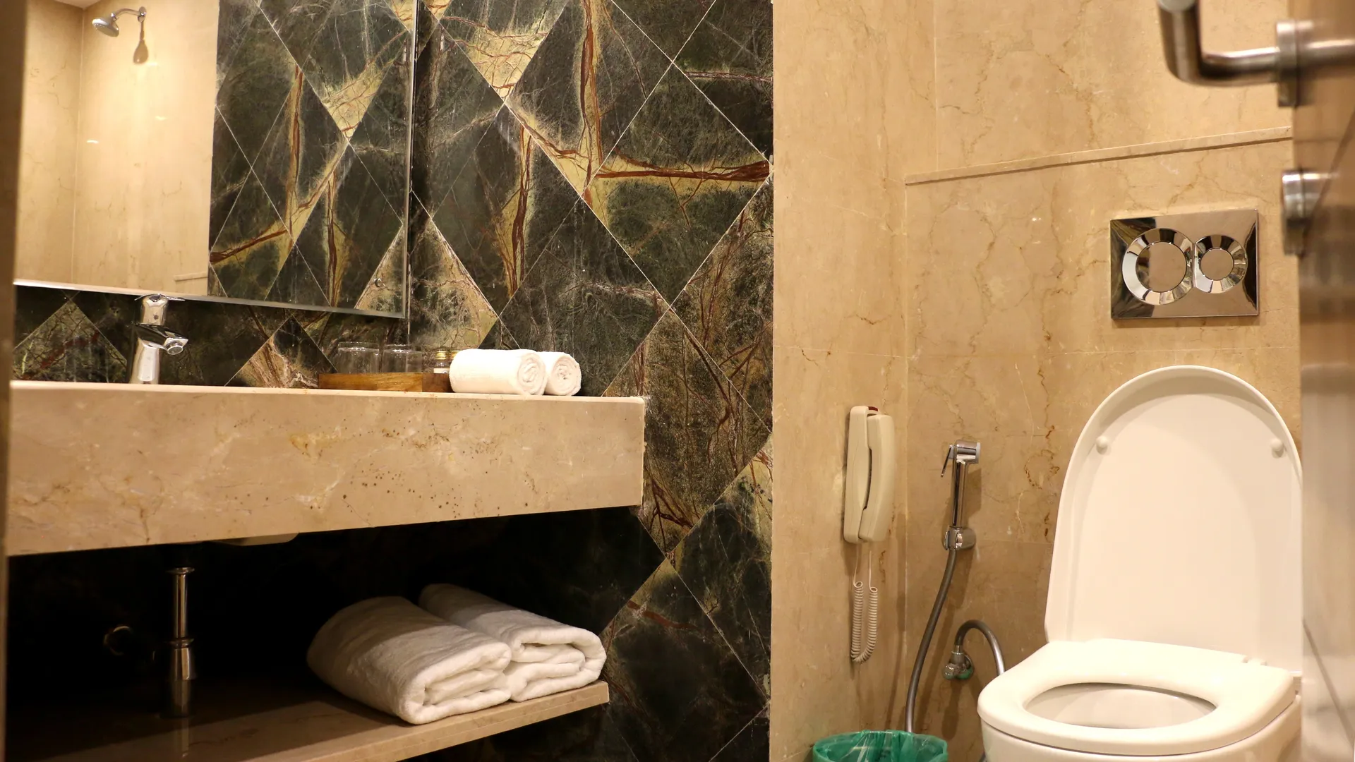 Tiaraa Hotels & Resorts Room