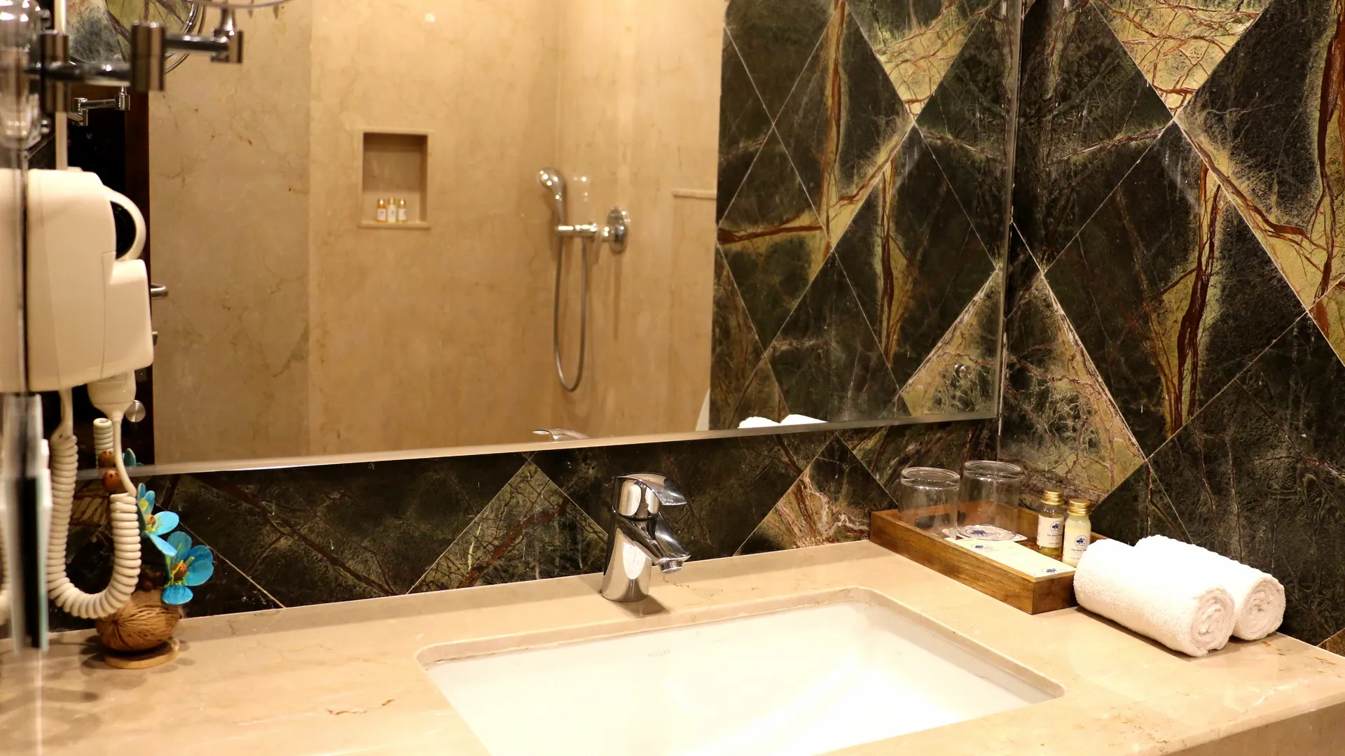 Tiaraa Hotels & Resorts Room