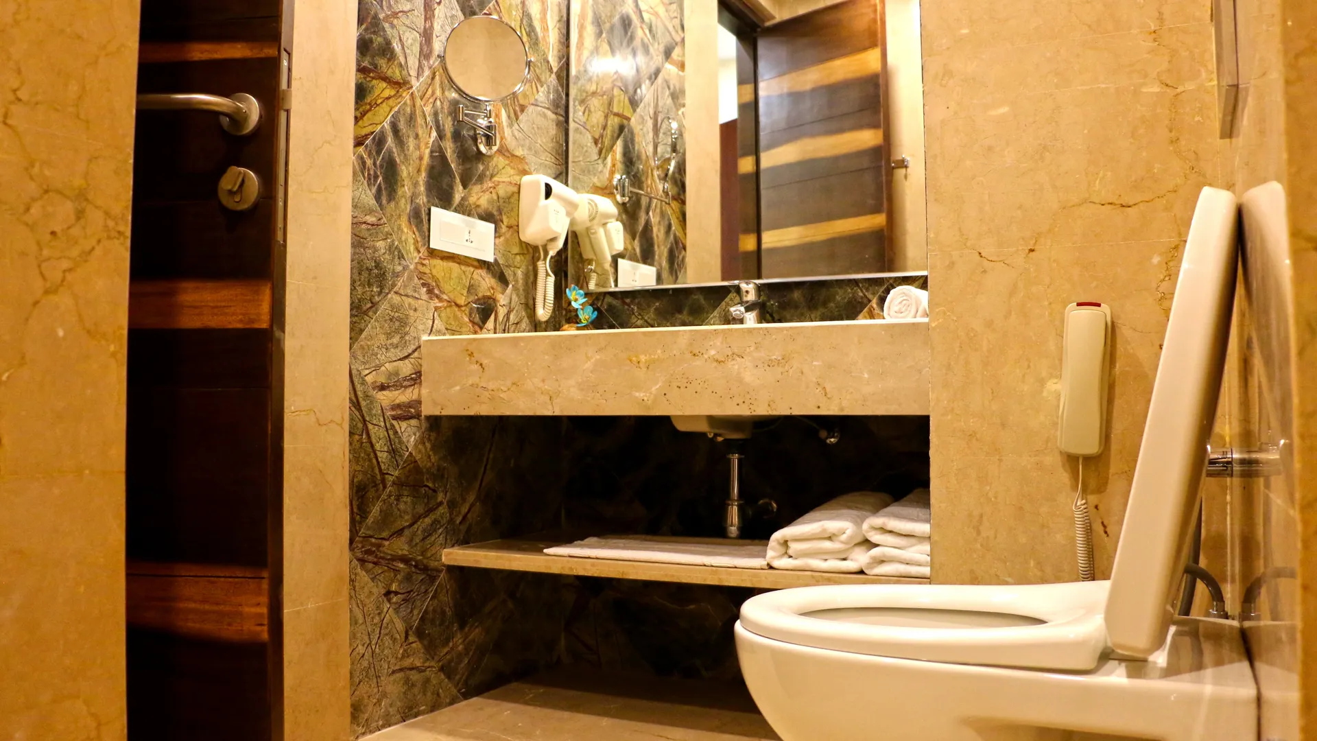 Tiaraa Hotels & Resorts Room