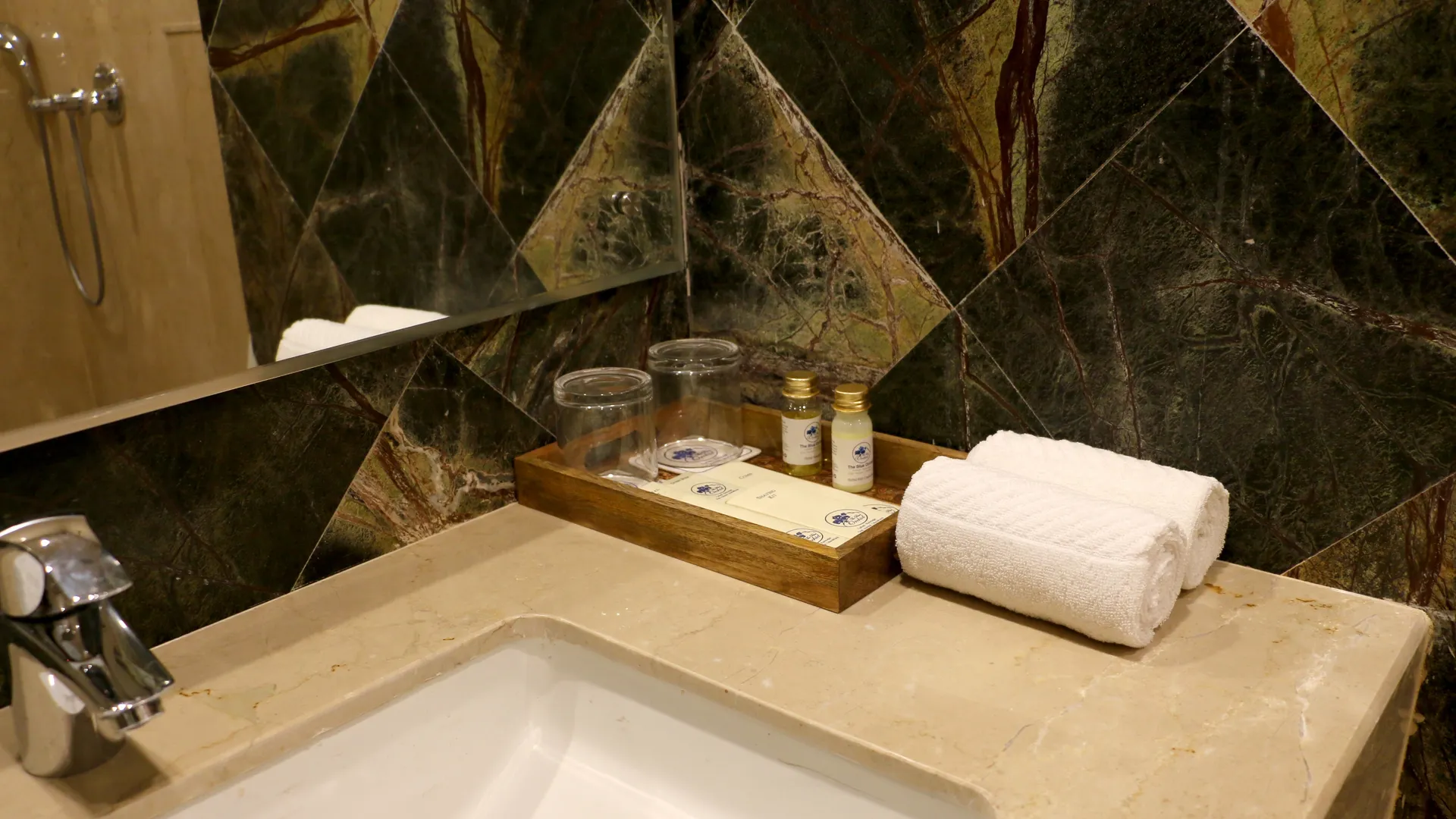 Tiaraa Hotels & Resorts Room