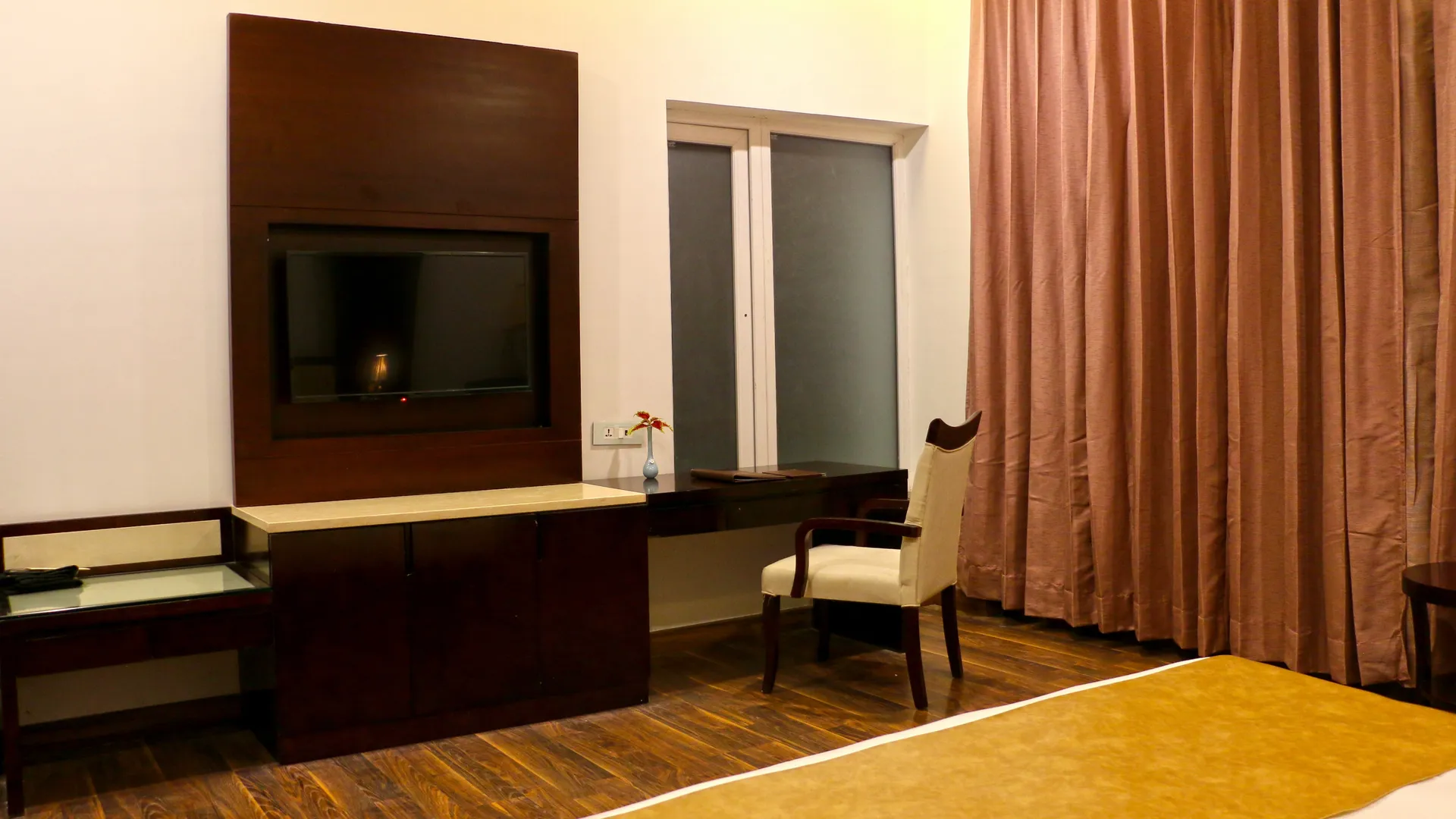 Tiaraa Hotels & Resorts Room