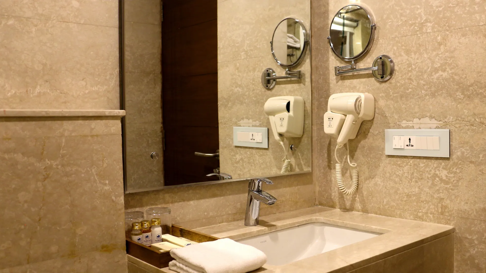 Tiaraa Hotels & Resorts Room