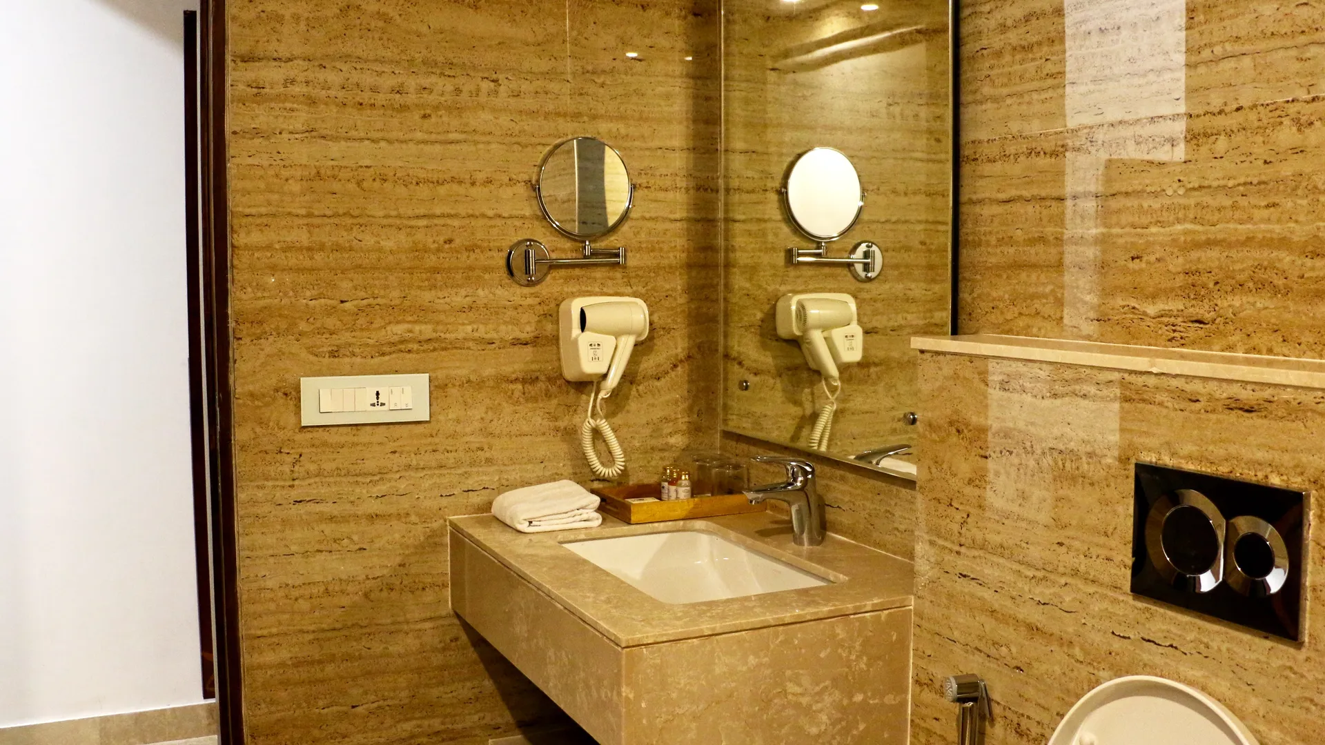 Tiaraa Hotels & Resorts Room