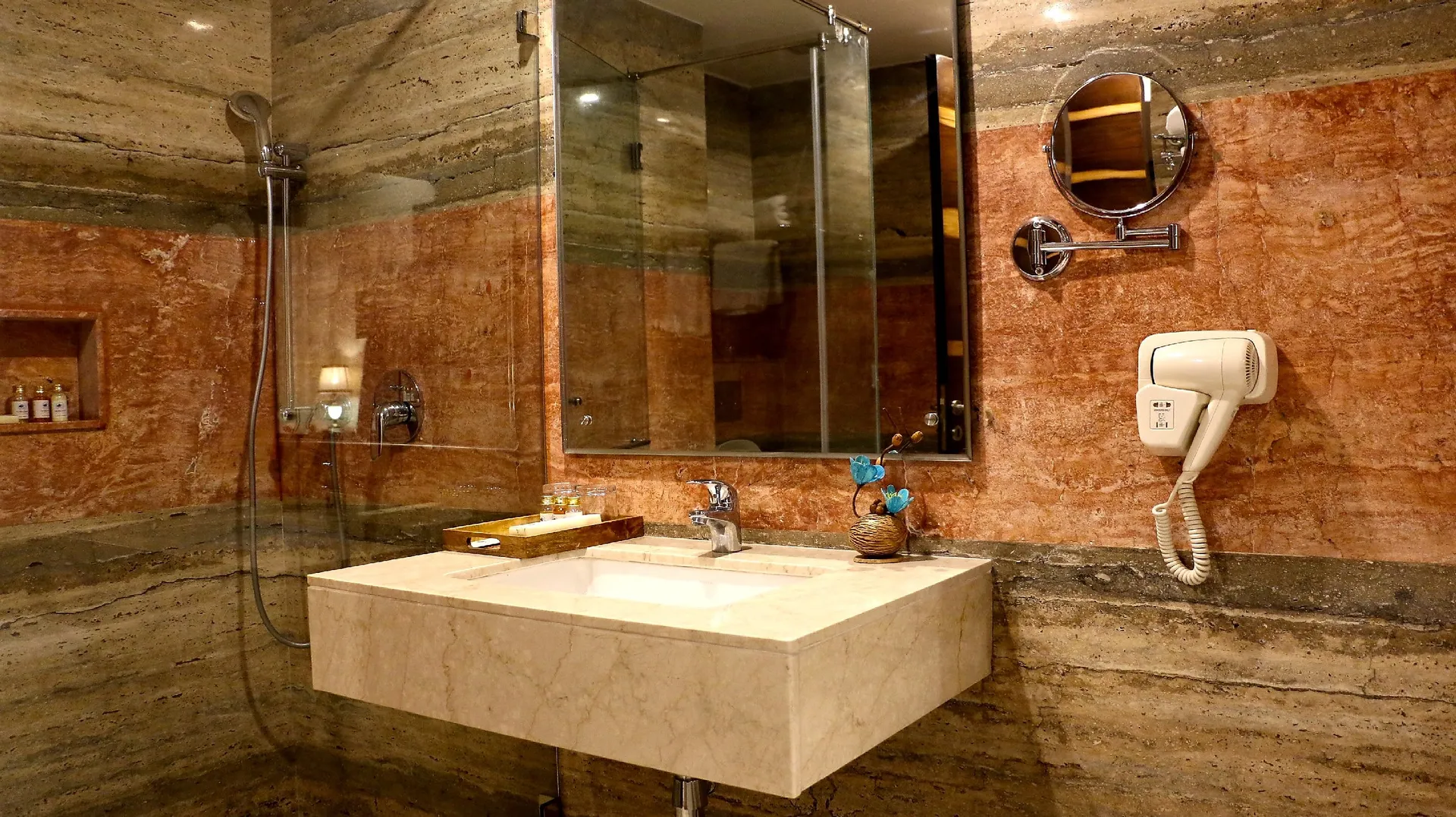Tiaraa Hotels & Resorts Room