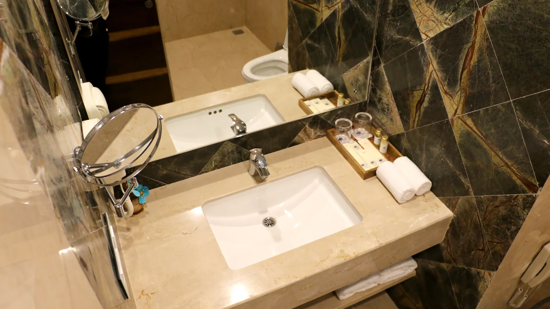 Tiaraa Hotels & Resorts Room